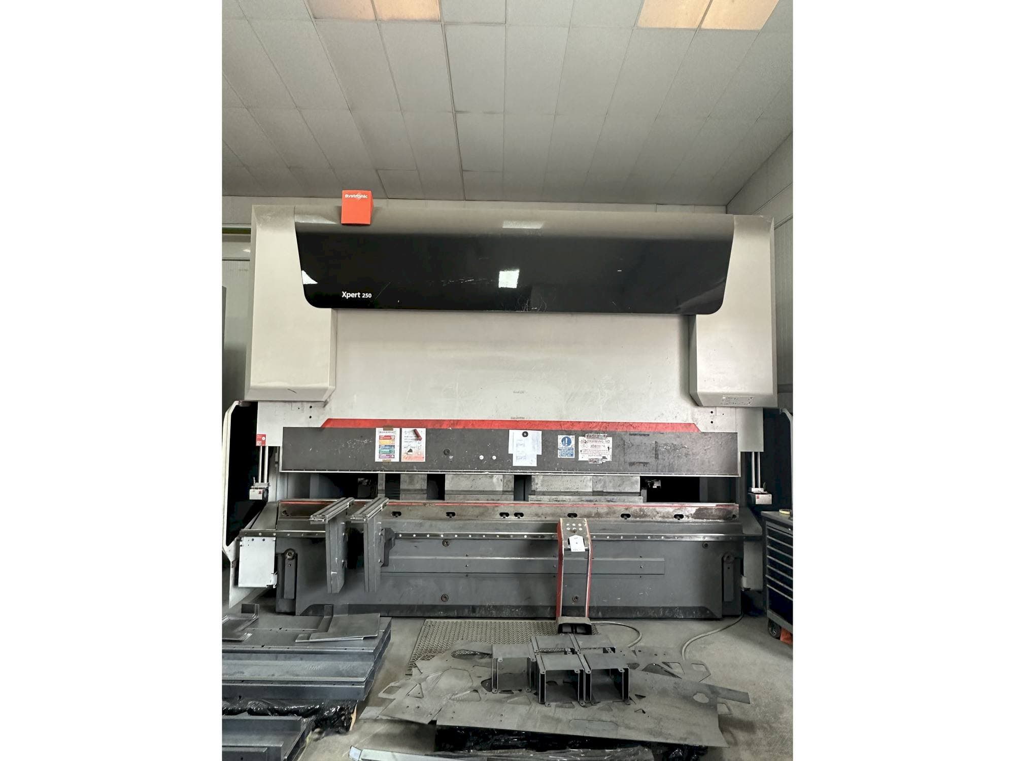 Vista frontal de la máquina Bystronic Xpert 250/4100