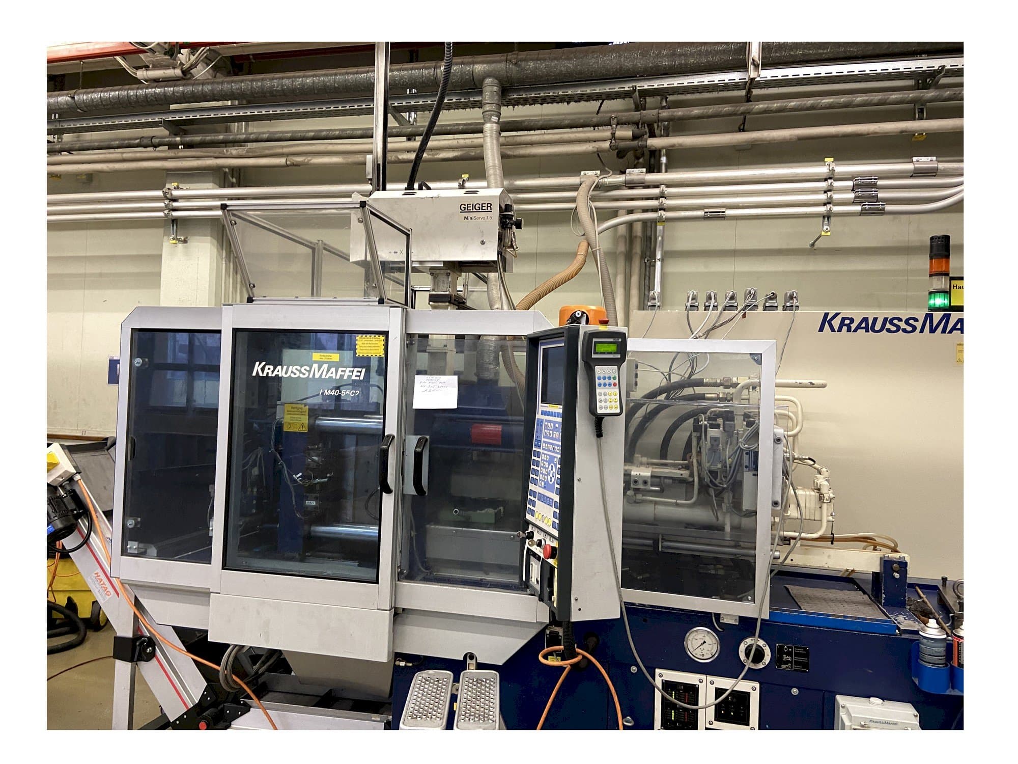 Vista frontal de la máquina Krauss Maffei 40-55 C2