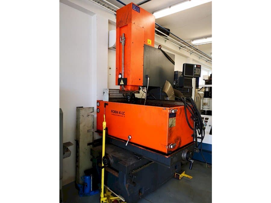 Vista frontal de la máquina CHARMILLES Form 4-LC