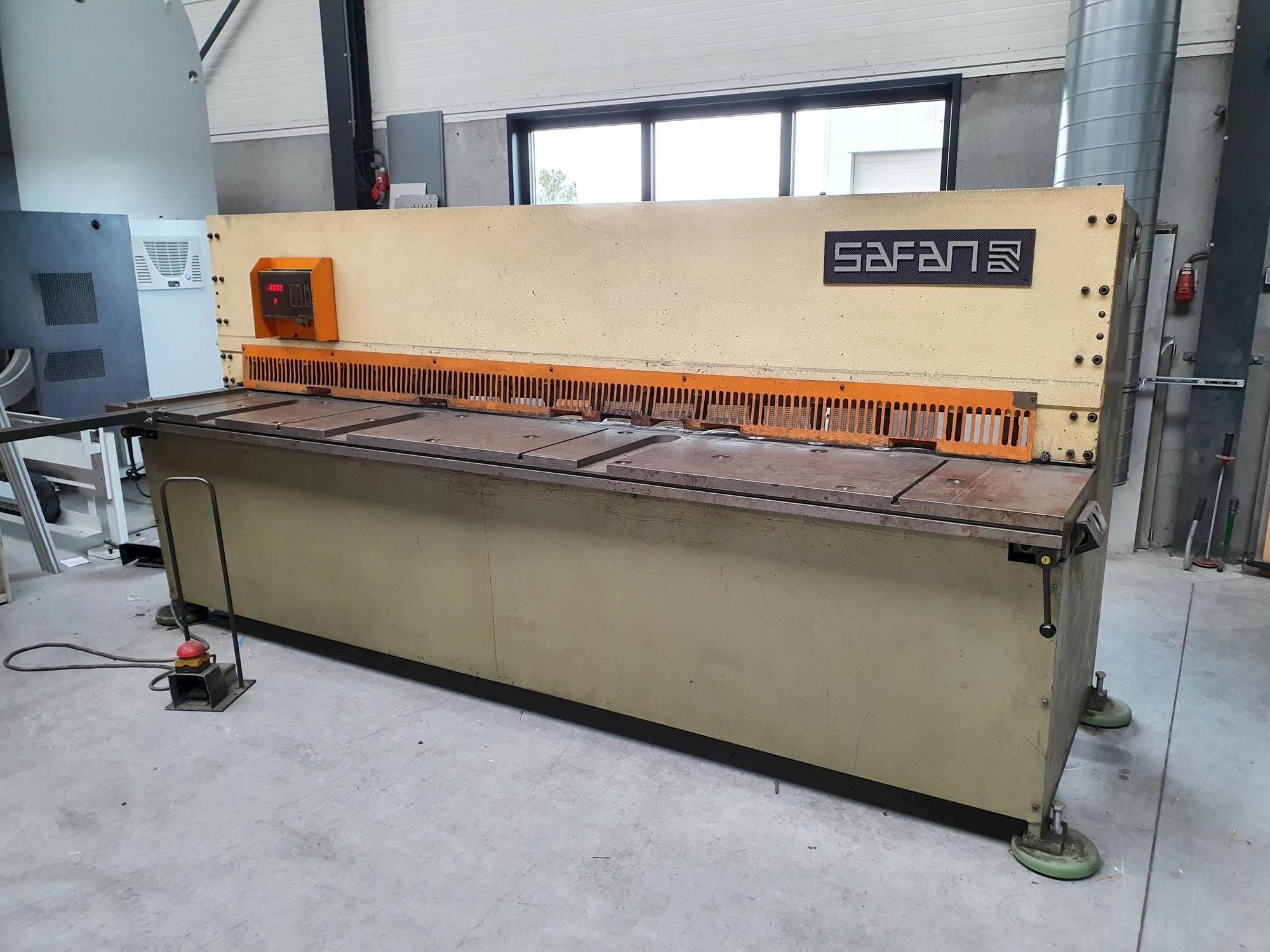 Vista frontal de la máquina Safan VS 310-6