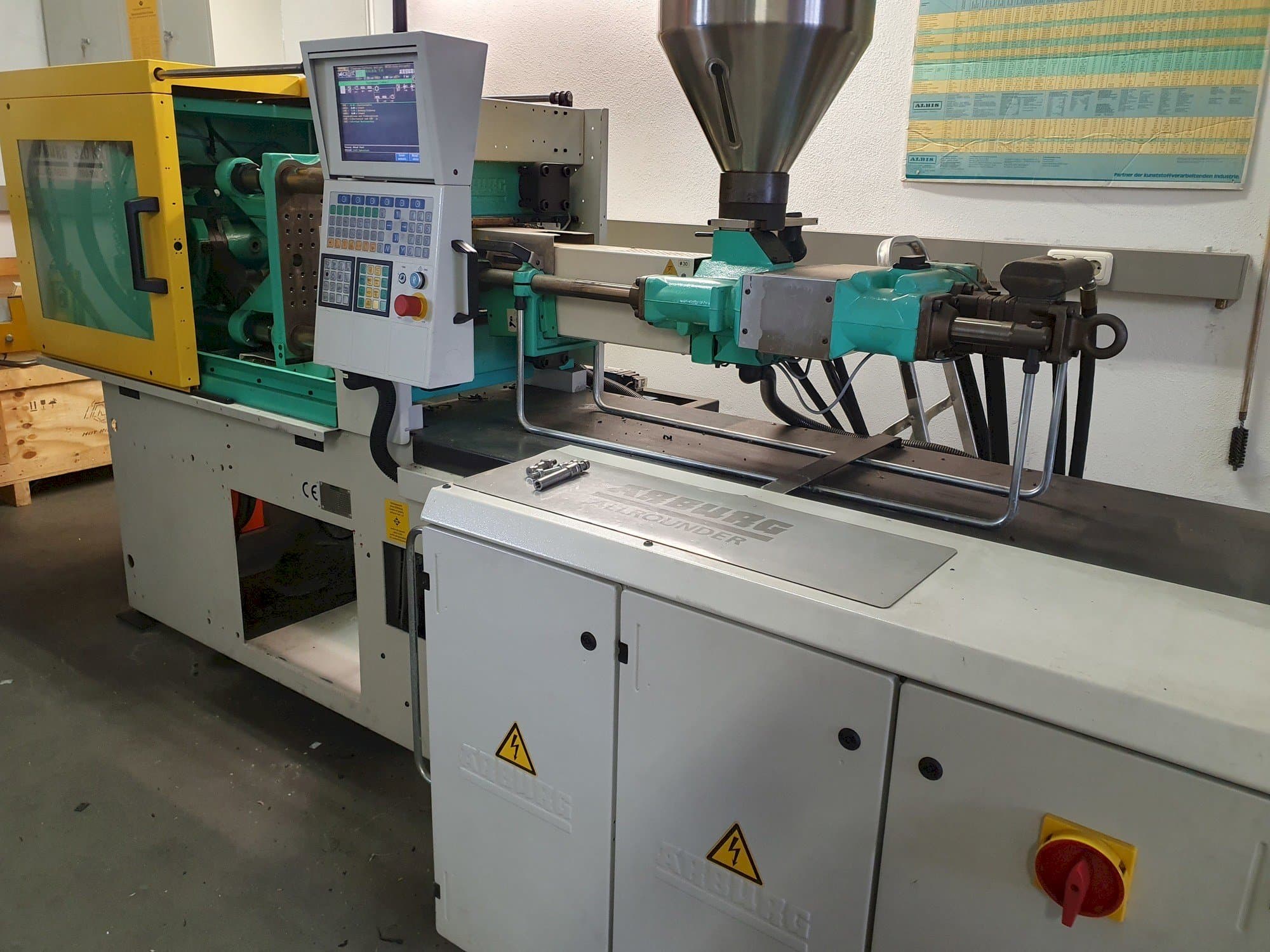 Vista frontal de la máquina Arburg Allrounder 320 KS 700-100