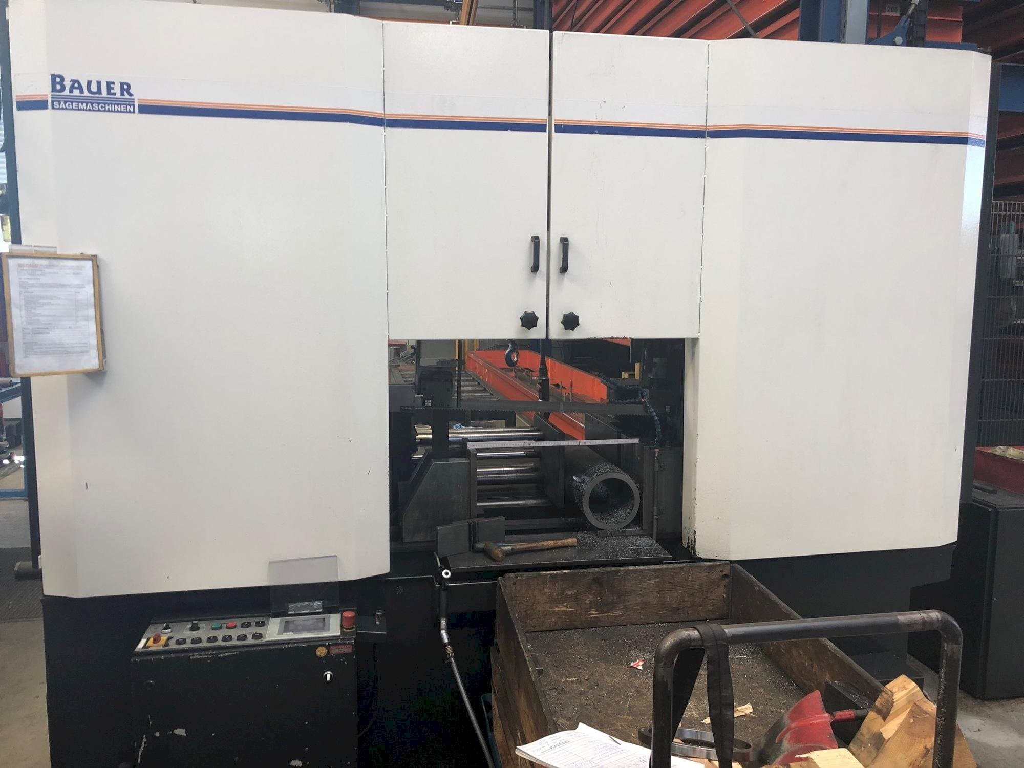 Vista frontal de la máquina BAUER SA 550 ZA