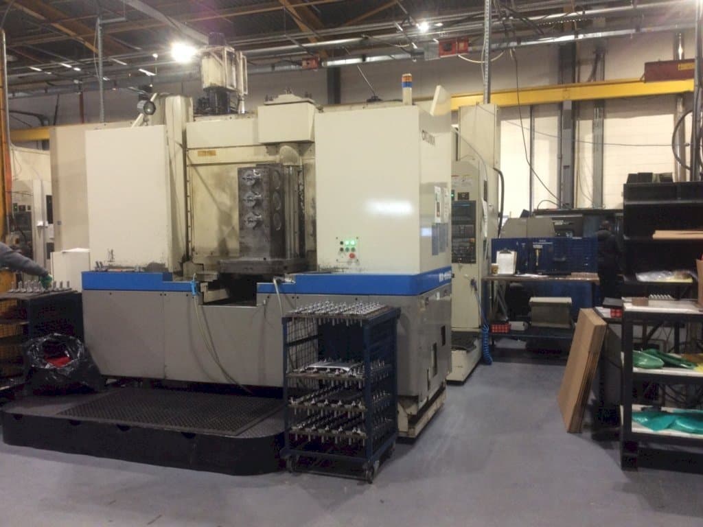 Vista frontal de la máquina Okuma MA-60HB