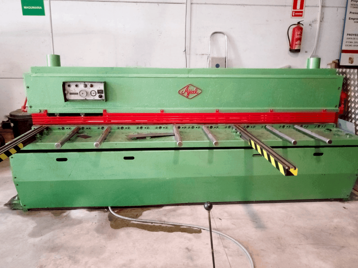 Vista frontal de la máquina Ajial 630 CA