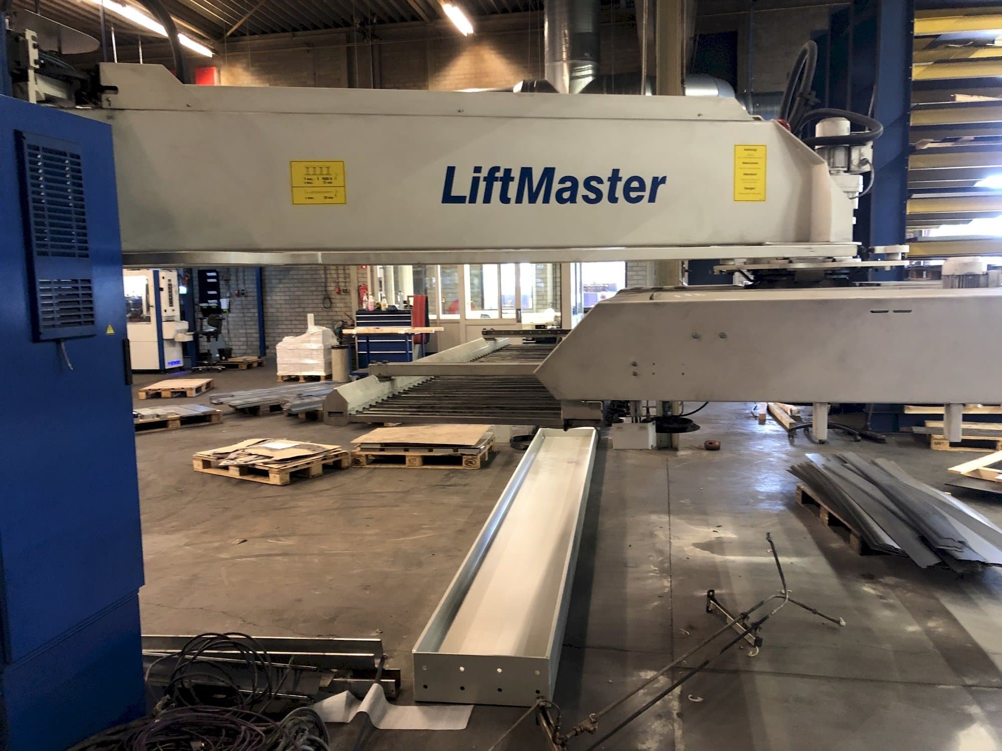 Vista frontal de la máquina Trumpf Liftmaster