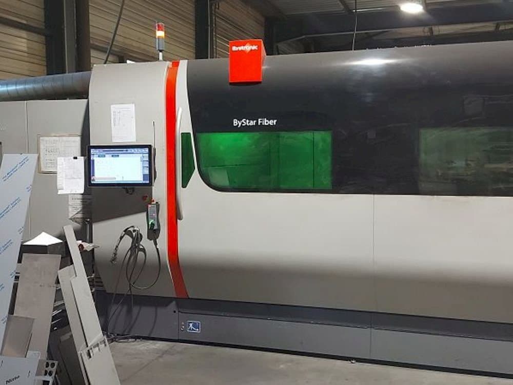 Vista frontal de la máquina Bystronic Bystar fiber