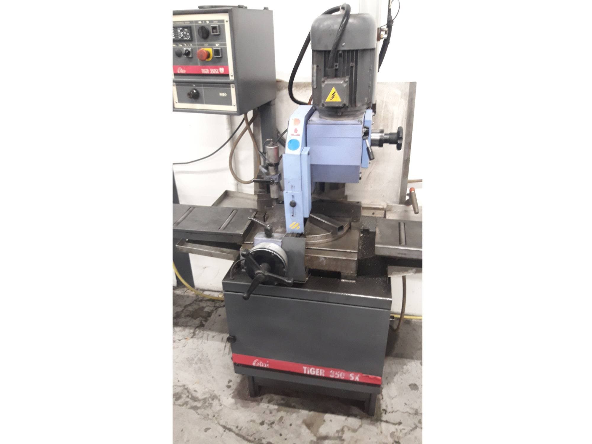 Vista frontal de la máquina MEP TIGER 350SX