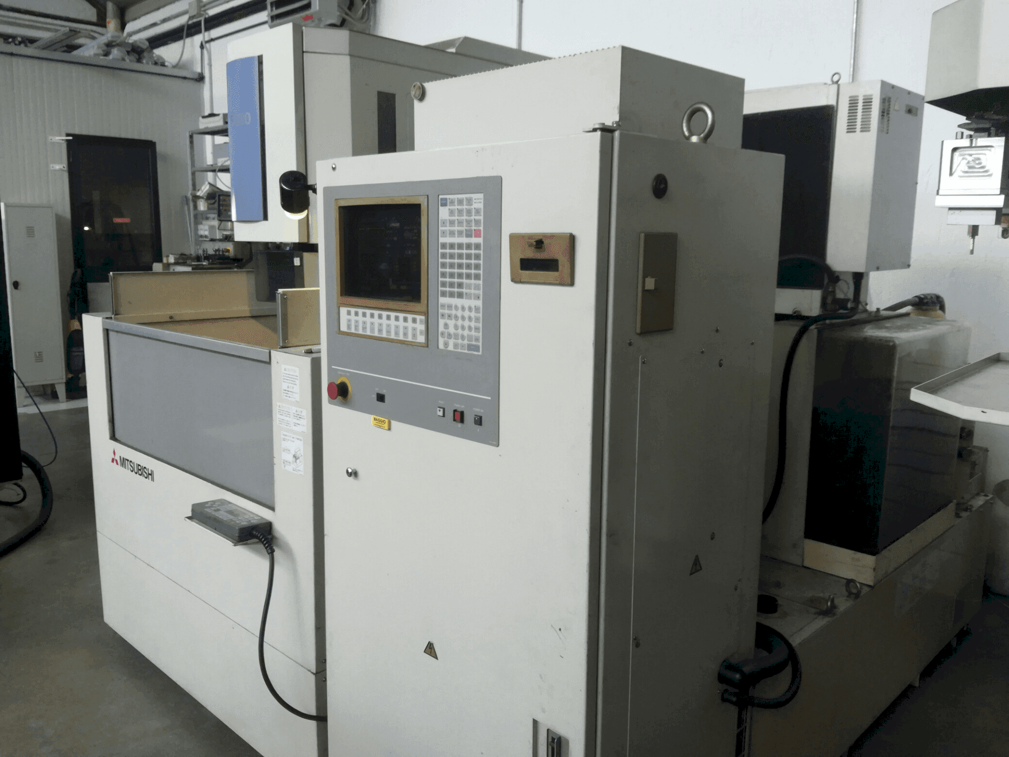 Vista frontal de la máquina Mitsubishi FX 20