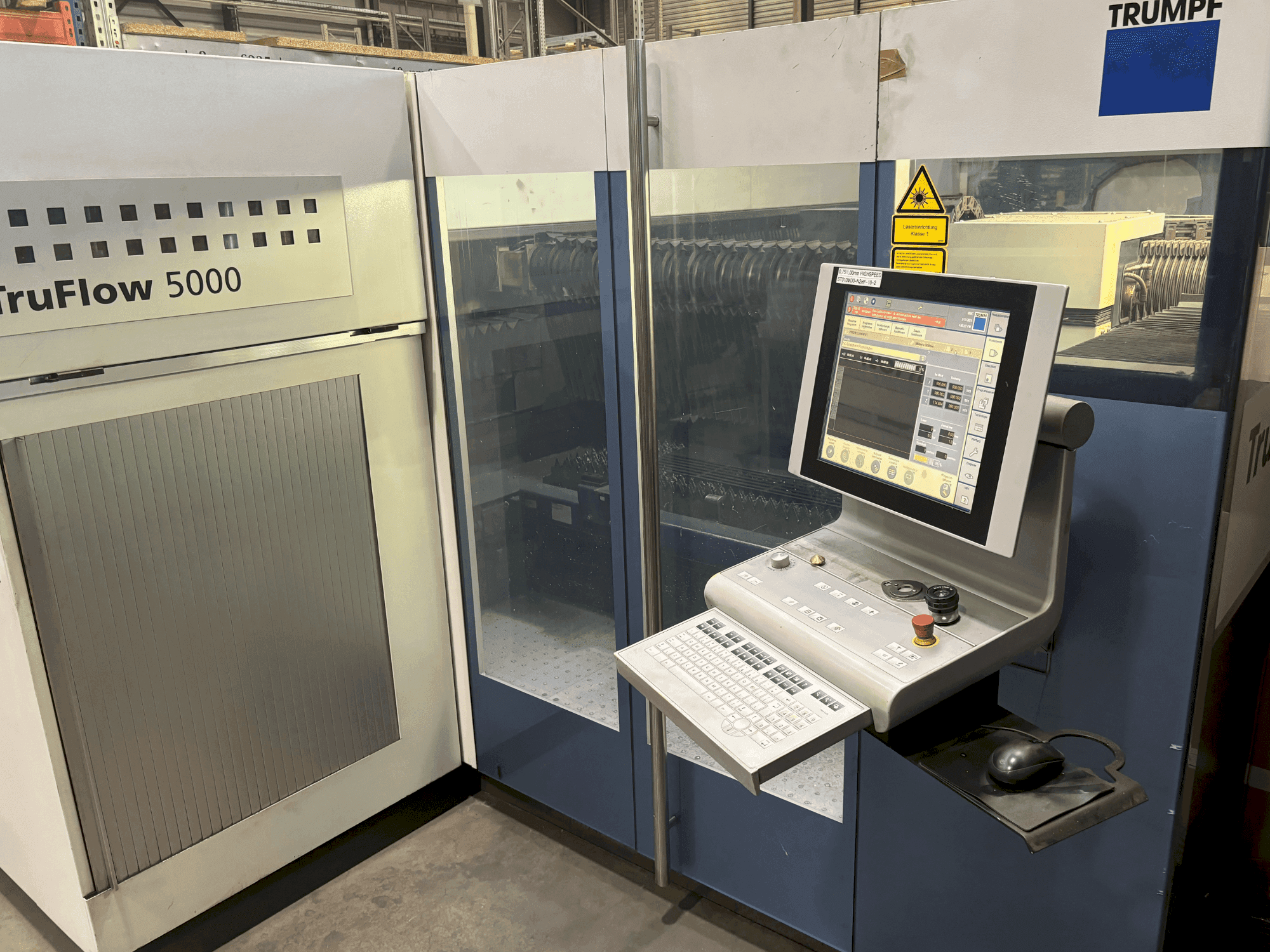 Vista frontal de la máquina TRUMPF TruLaser 3030