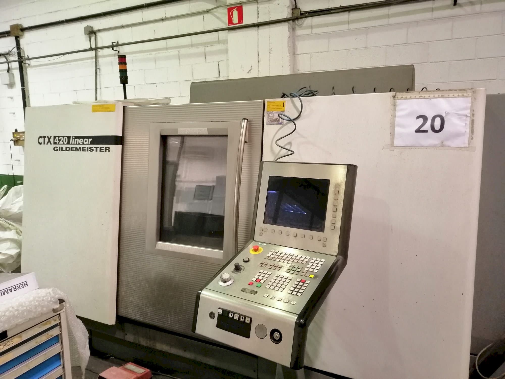 Vista frontal de la máquina Gildemeister CTX 400