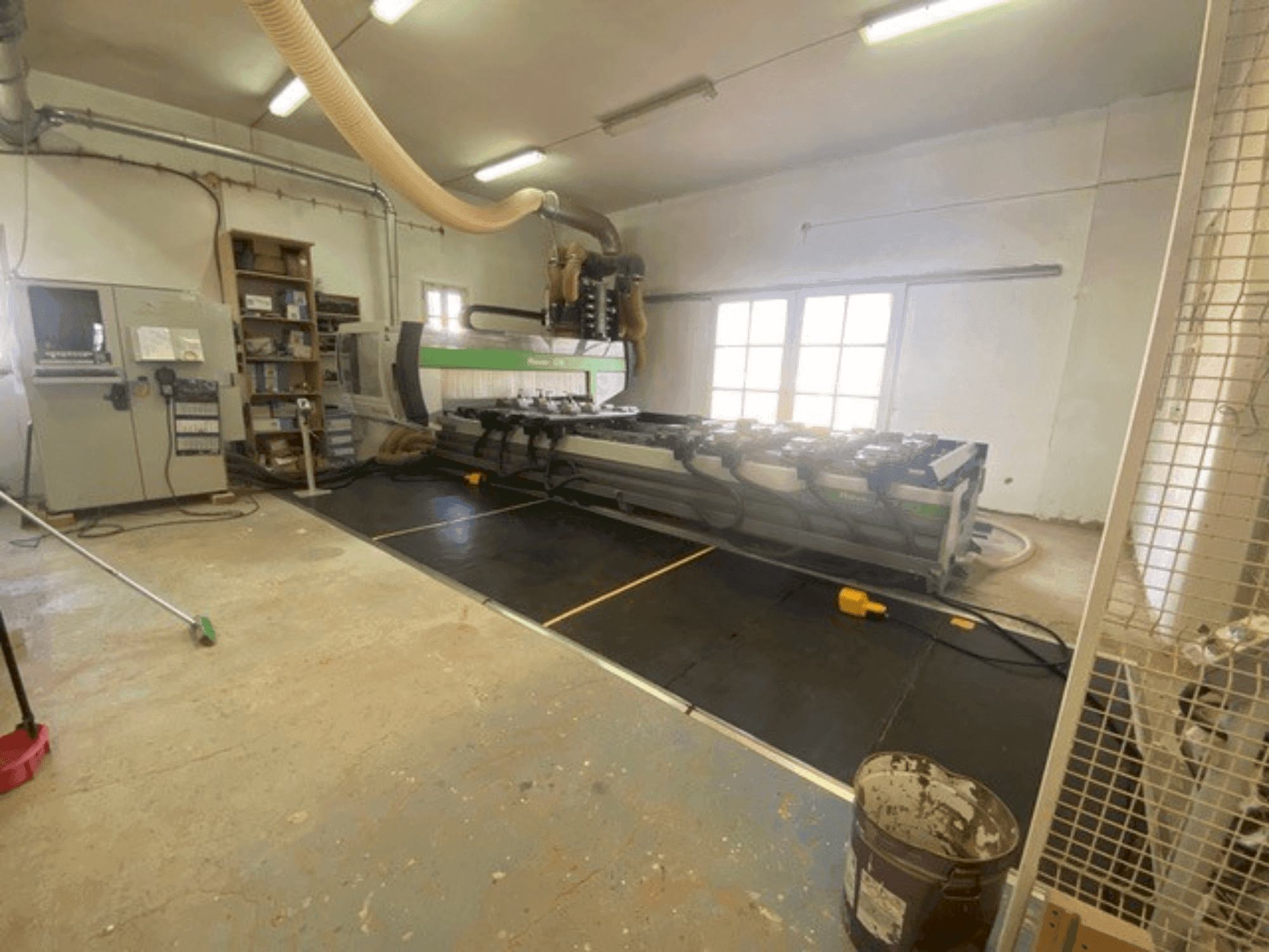 Vista frontal de la máquina BIESSE ROVER C 9.50