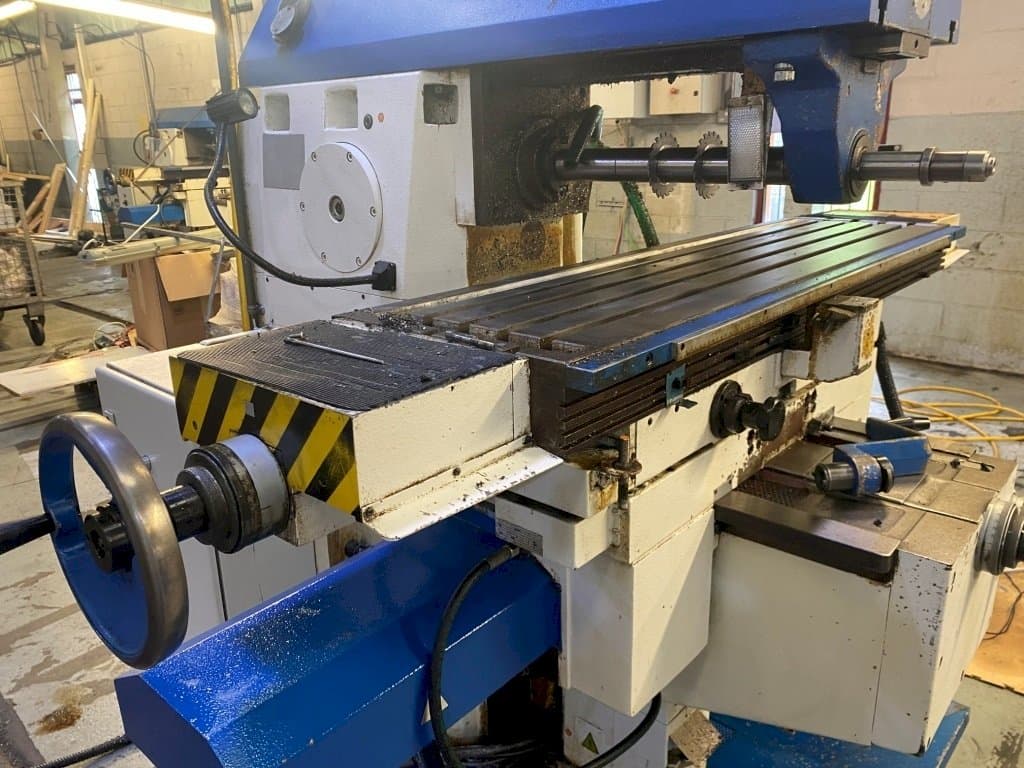 Vista frontal de la máquina TOS Olomouc FGU 32