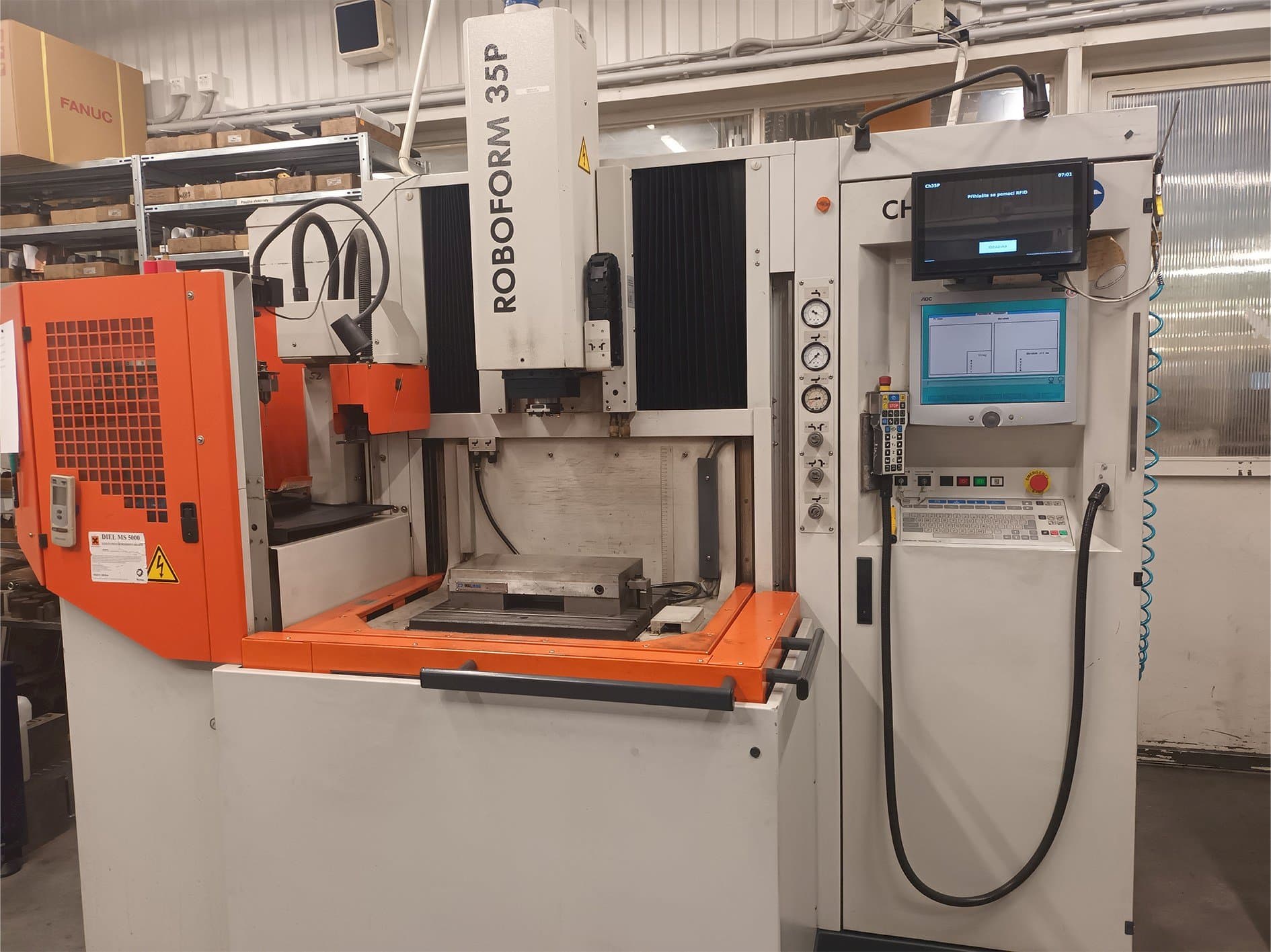 Vista frontal de la máquina CHARMILLES ROBOFORM 35P