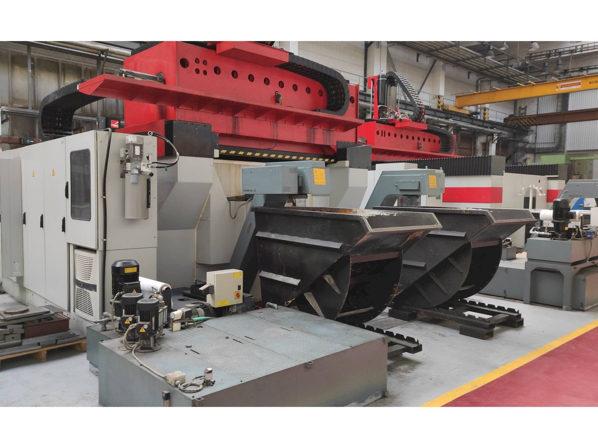 Vista frontal de la máquina TRIMILL VU 2313