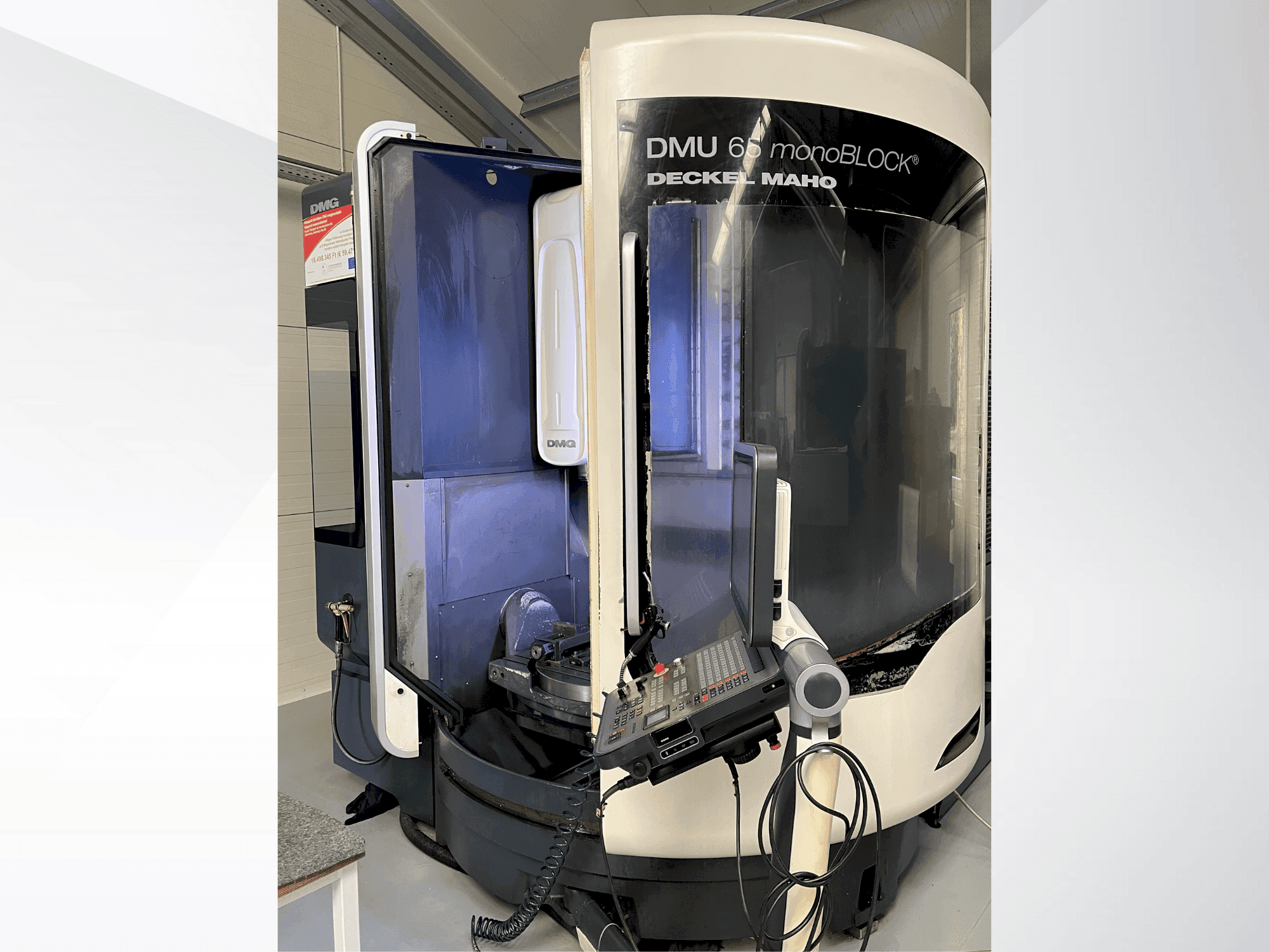 Vista frontal de la máquina DECKEL MAHO DMU 65 monoBLOCK