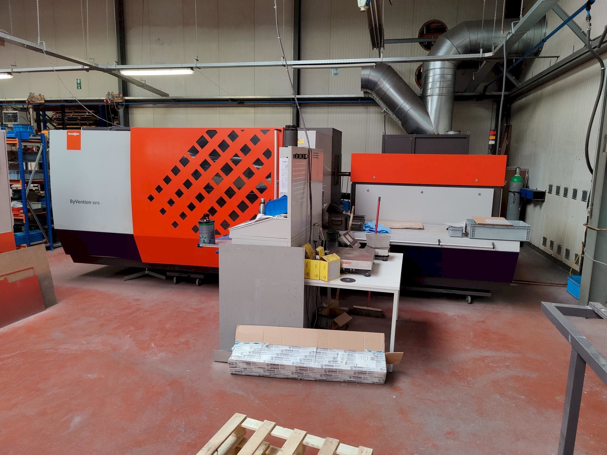 Vista frontal de la máquina Bystronic ByVention 3015