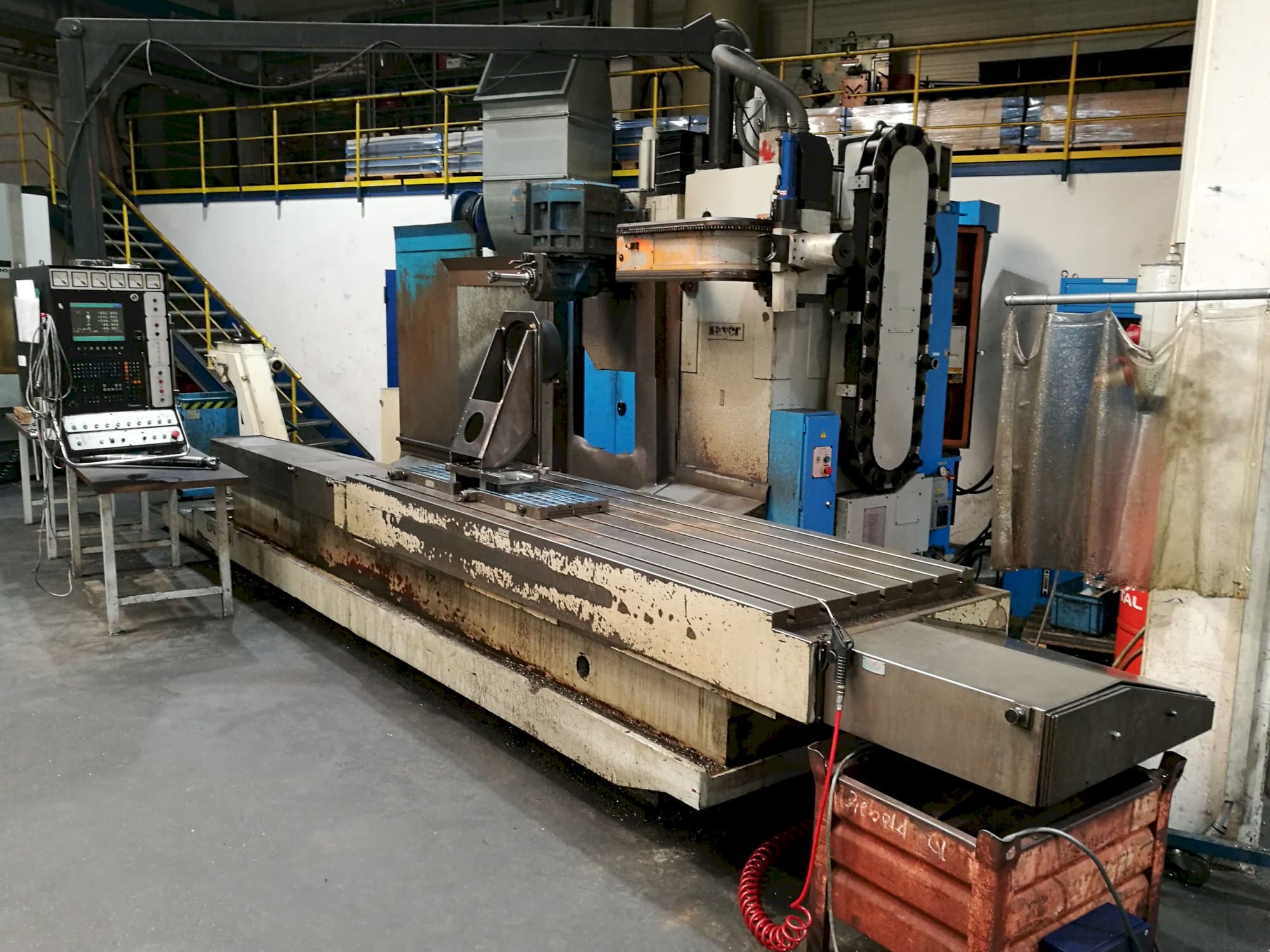 Vista derecha de la máquina Zayer LFU 3000