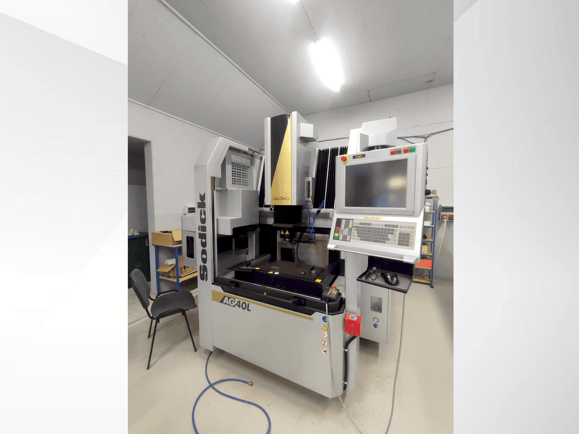 Vista frontal de la máquina Sodick AG40L