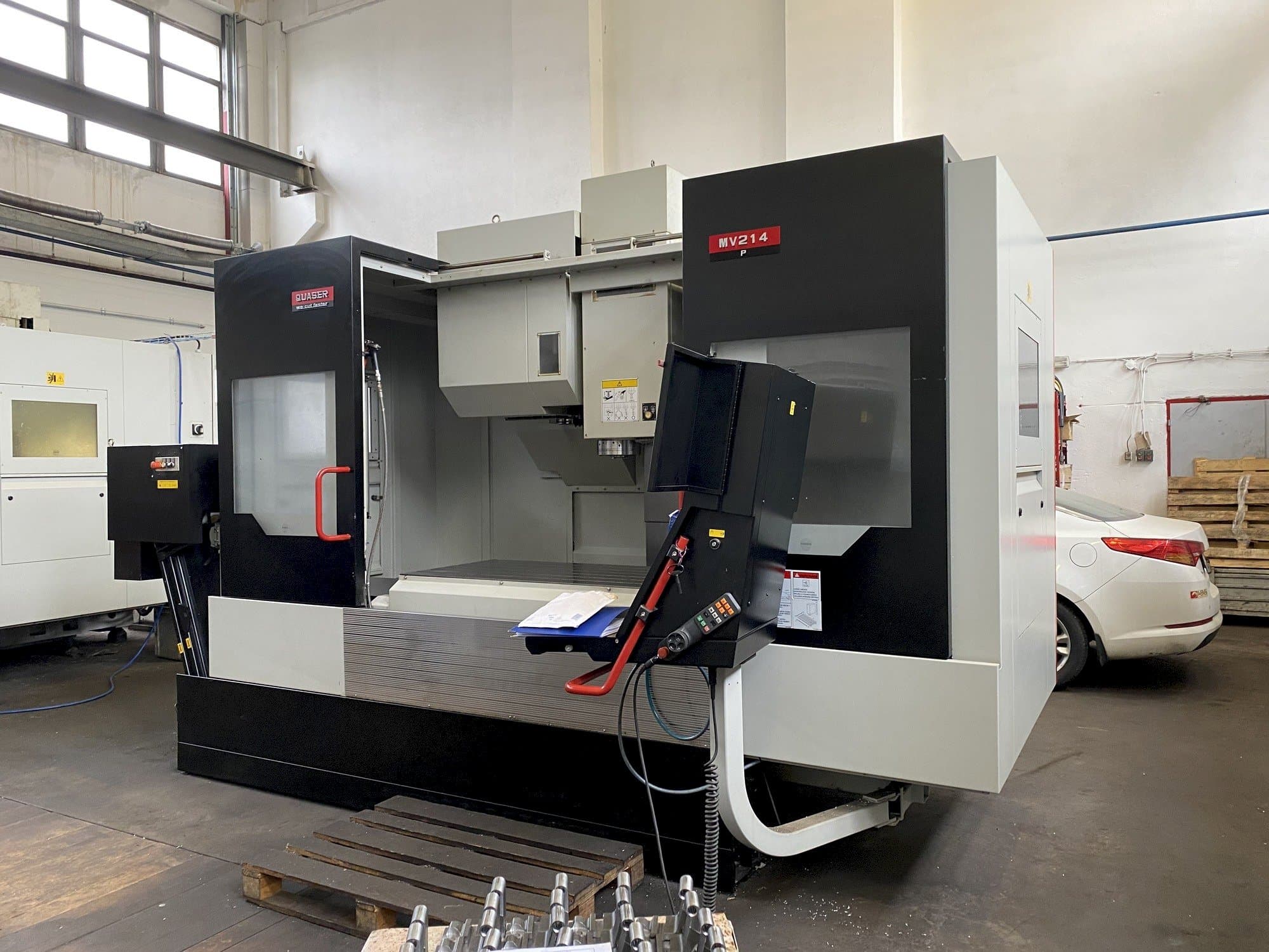 Vista frontal de la máquina Quaser MV214P/12B