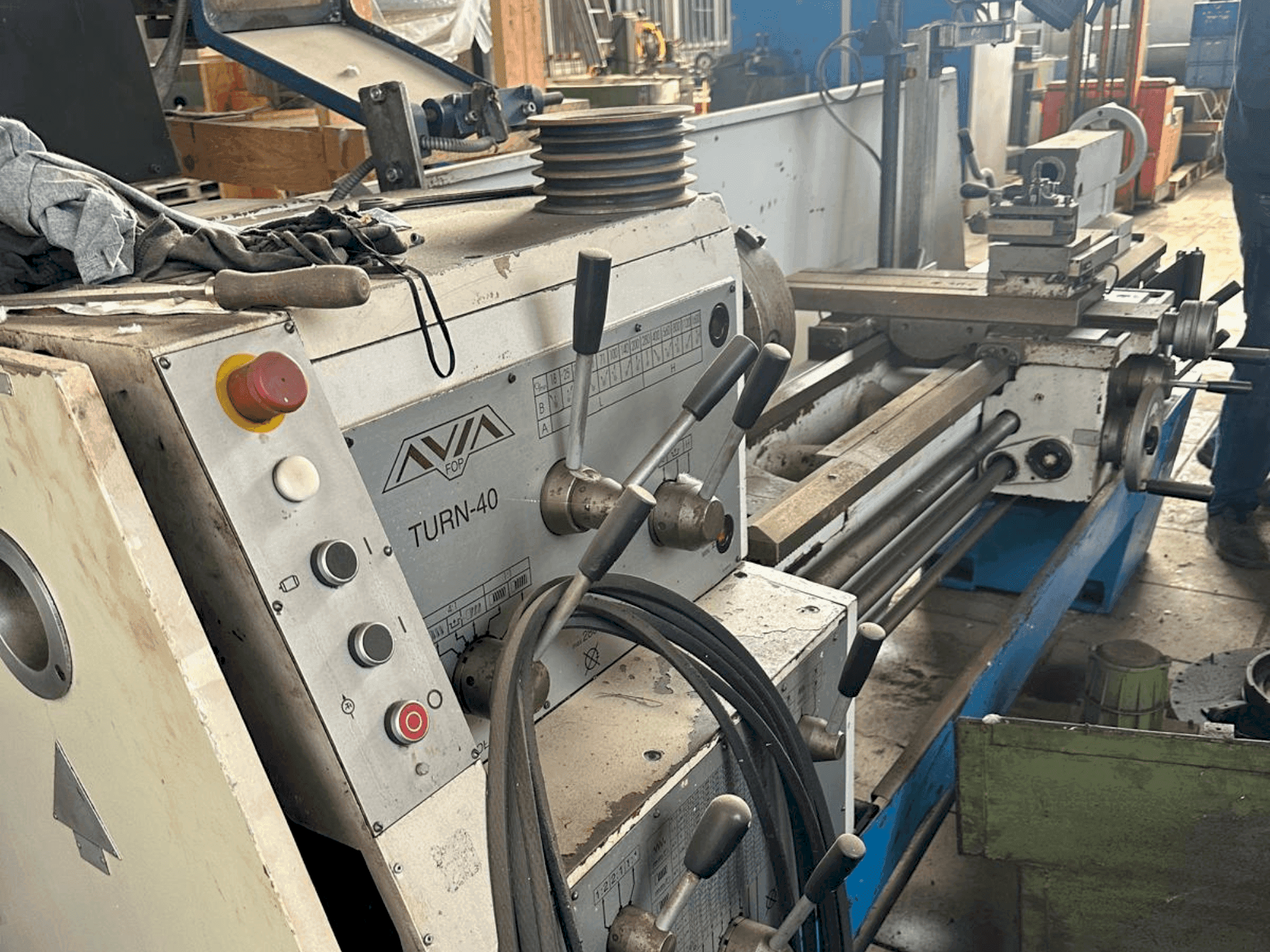 Vista frontal de la máquina Avia									 TURN-40