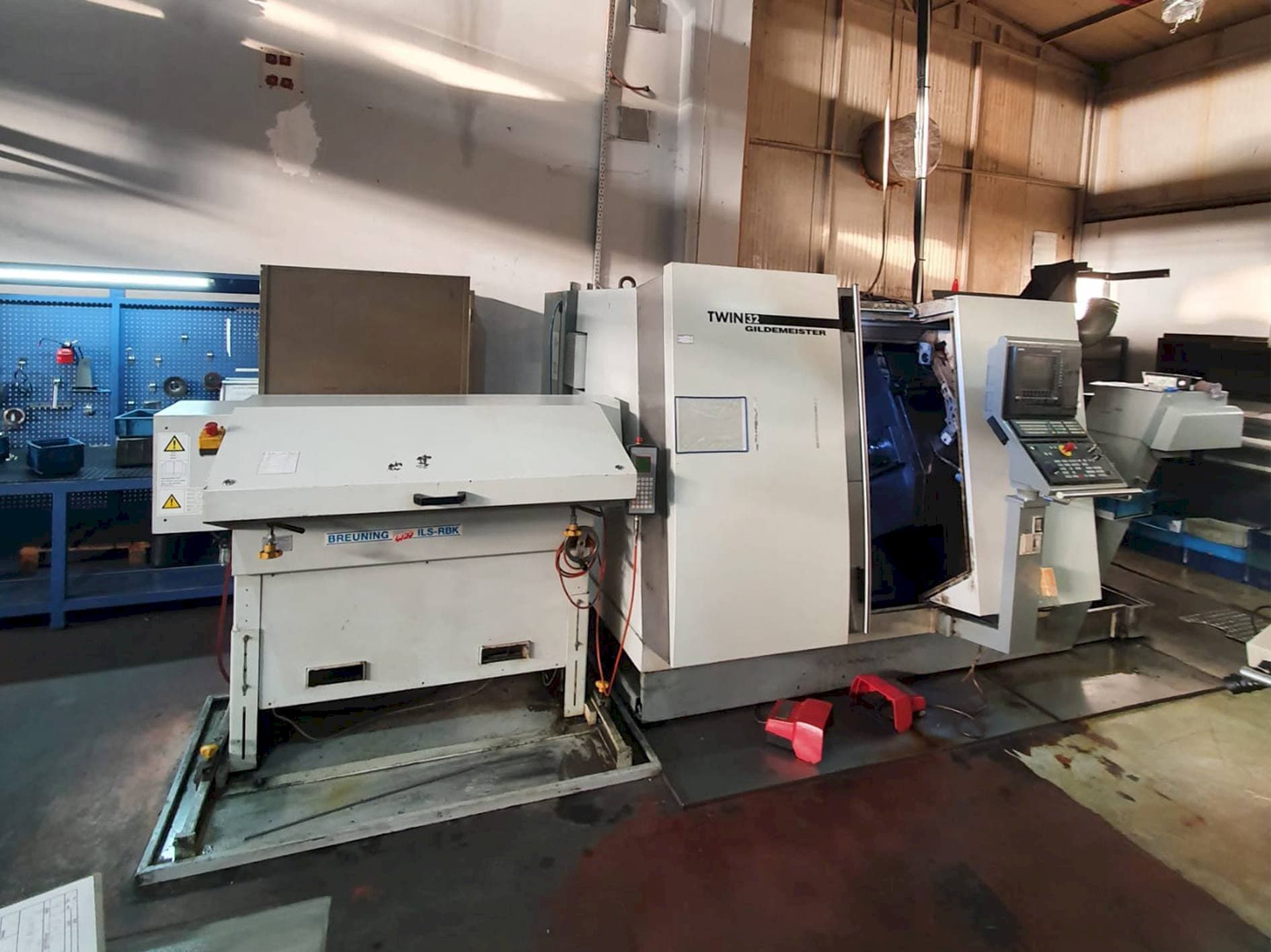 Vista frontal de la máquina Gildemeister TWIN 32