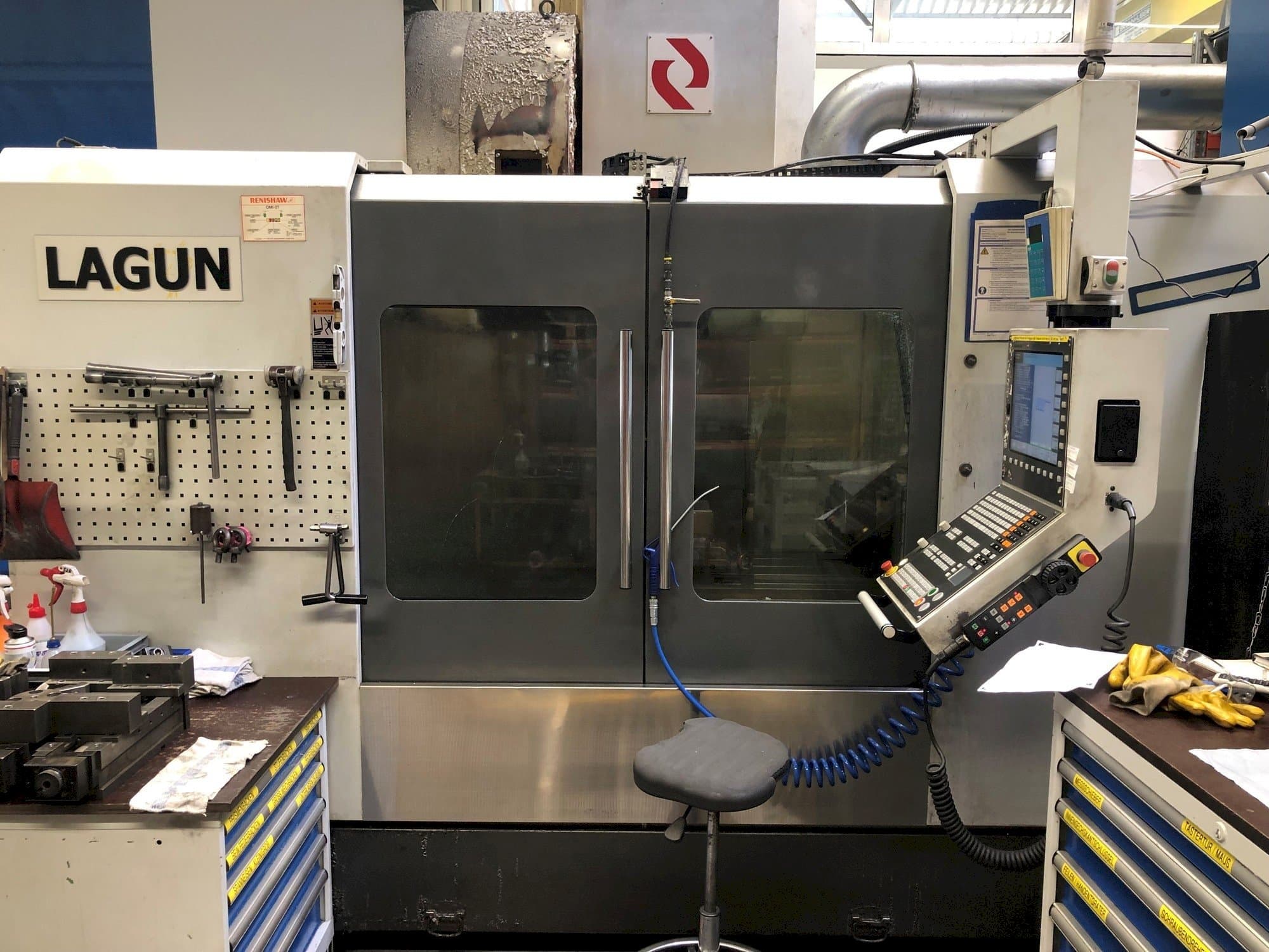 Vista frontal de la máquina LAGUN L1400