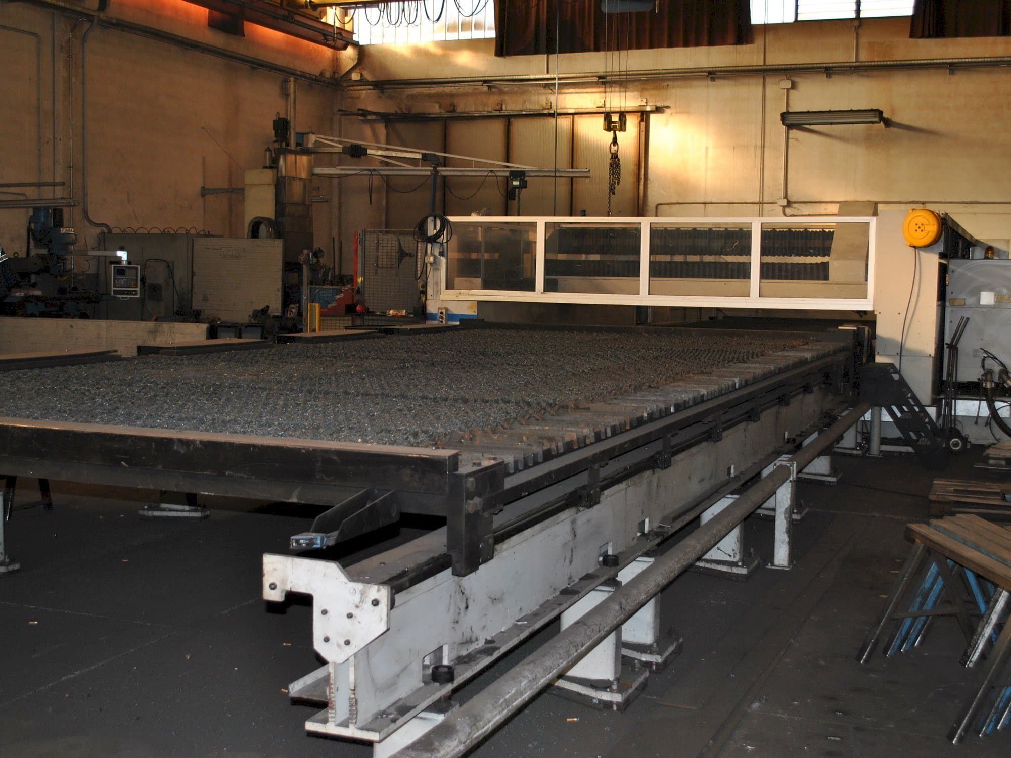 Vista frontal de la máquina LVD IMPULS 8031