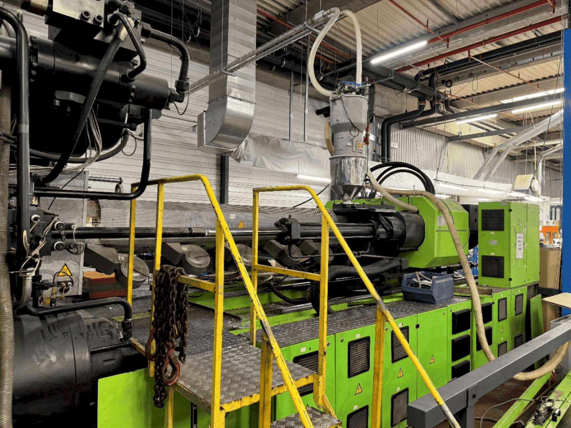 Vista frontal de la máquina Engel ES 16050/1100DUO