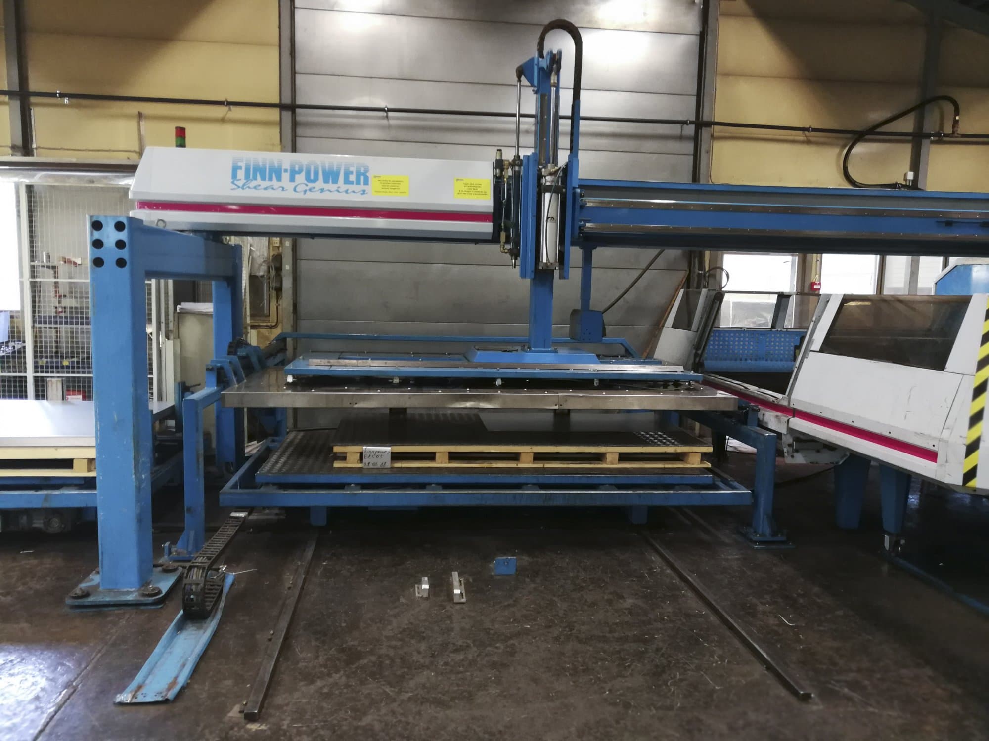 Vista frontal 1 de la máquina Finn-Power TRS 6 SBU