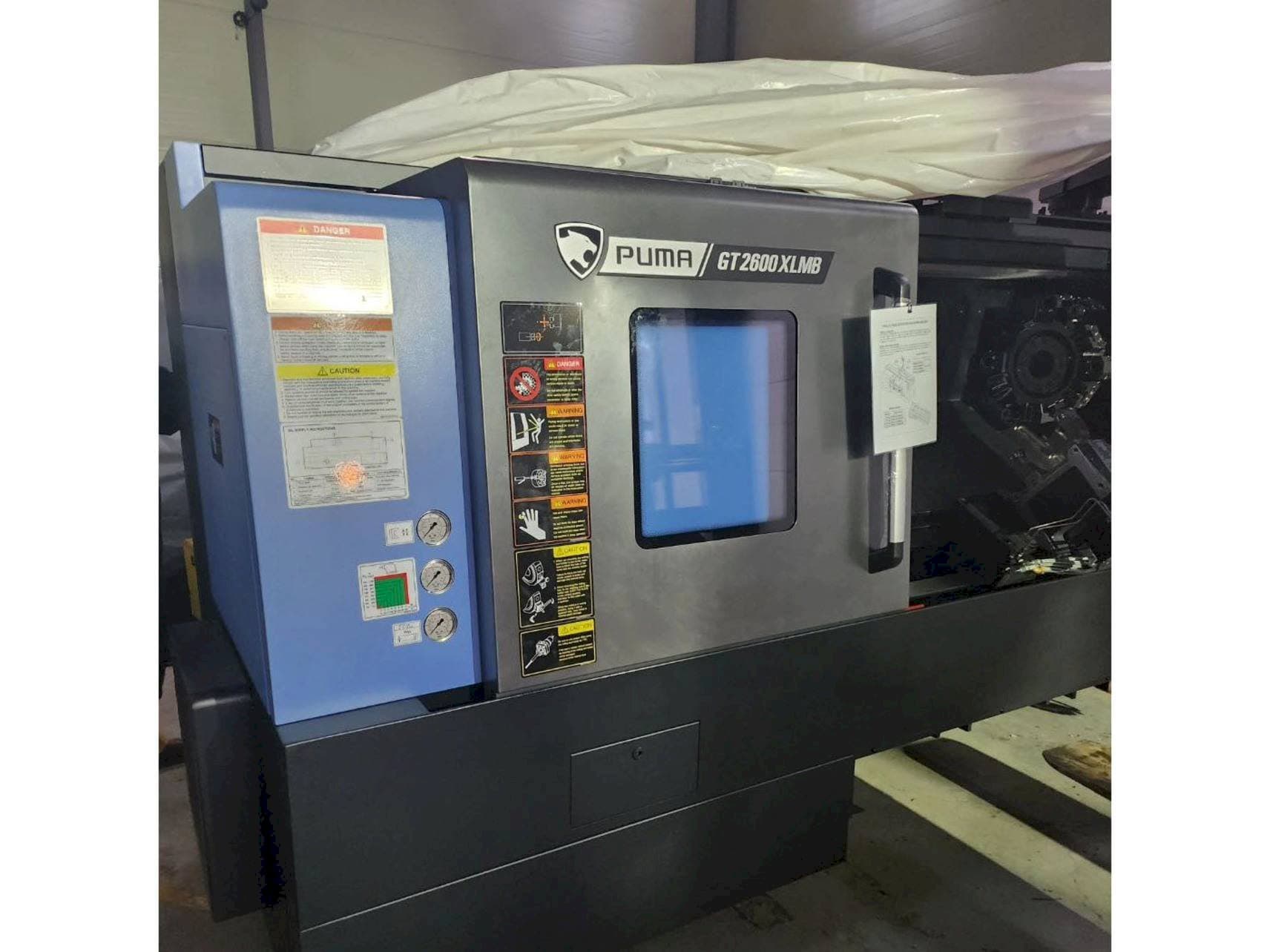 Vista frontal de la máquina DN SOLUTIONS