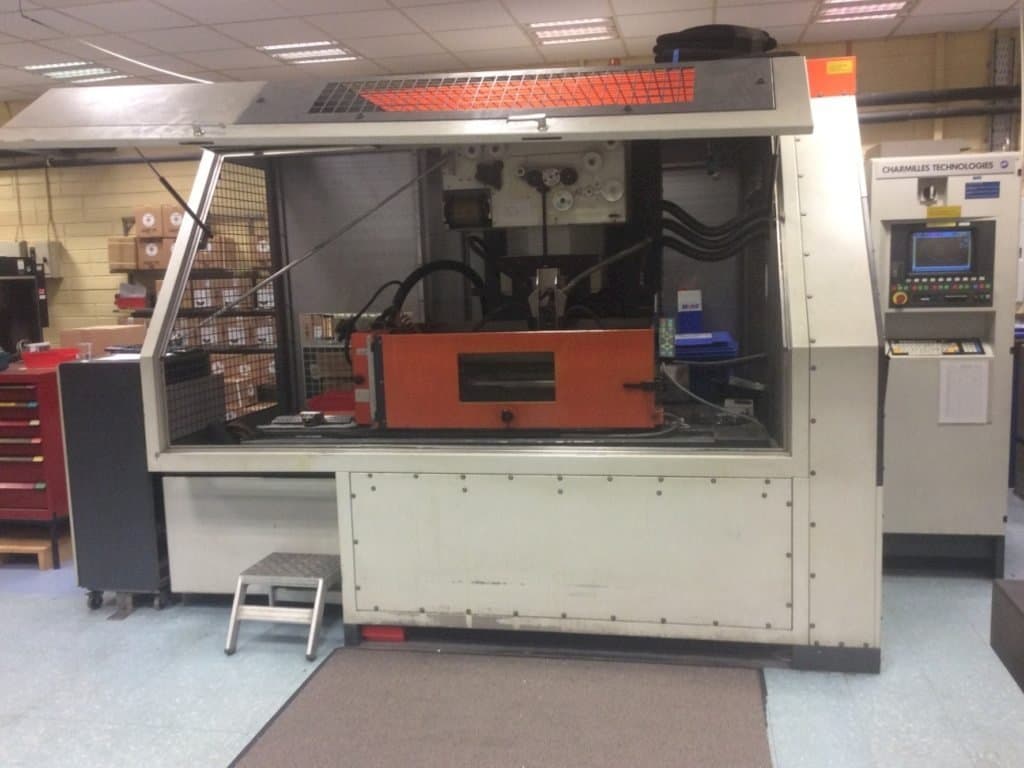 Vista frontal de la máquina CHARMILLES Robofil 4020 SI