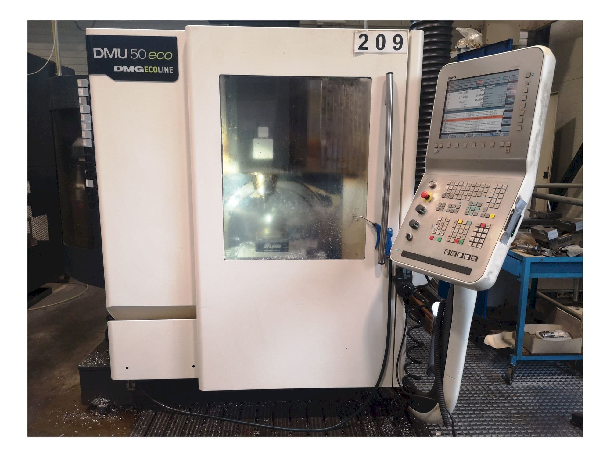 Vista frontal de la máquina DMG GILDEMEISTER DMU 50 ecoline