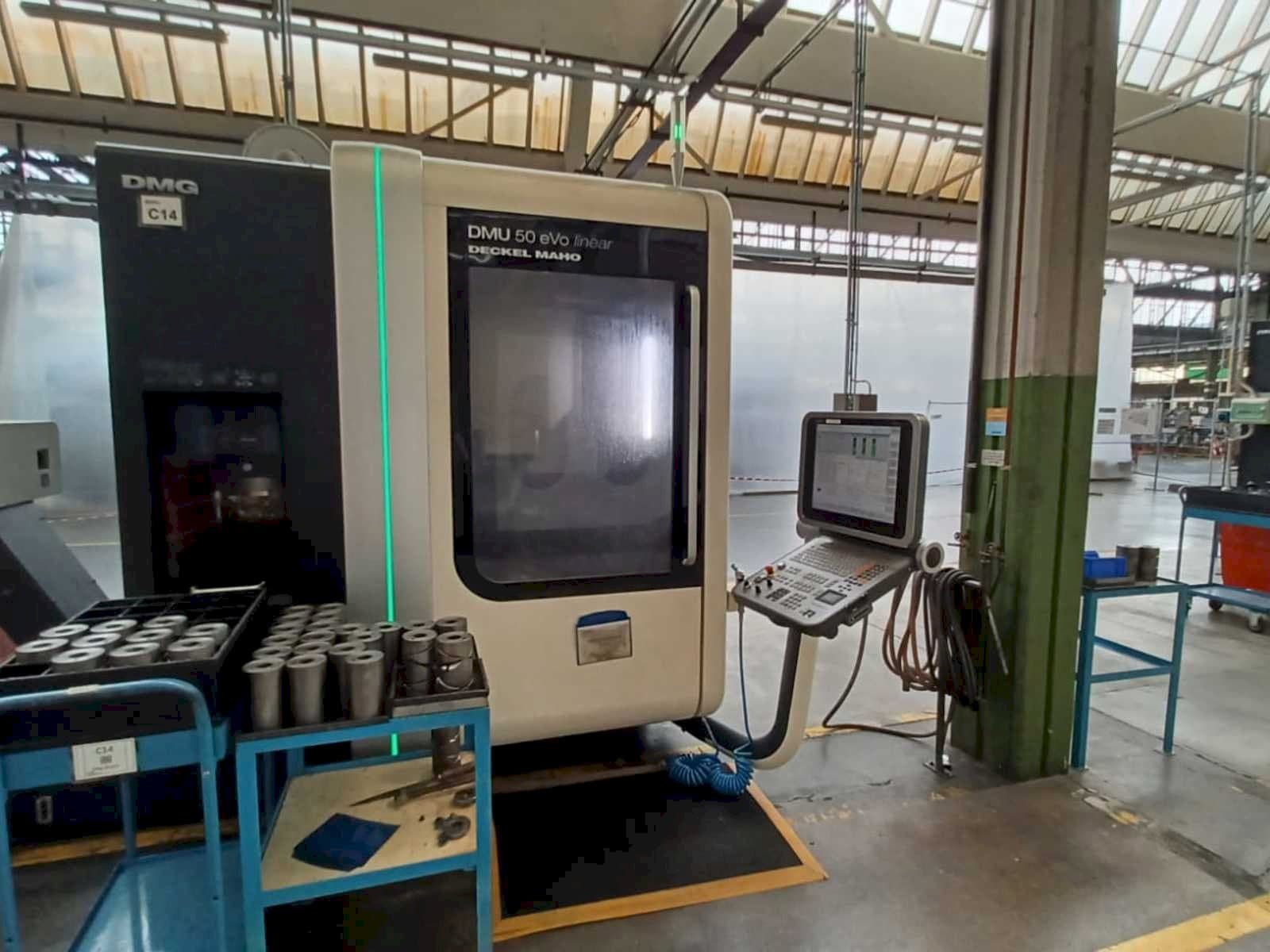 Vista frontal de la máquina DMG DMU 50 evo linear
