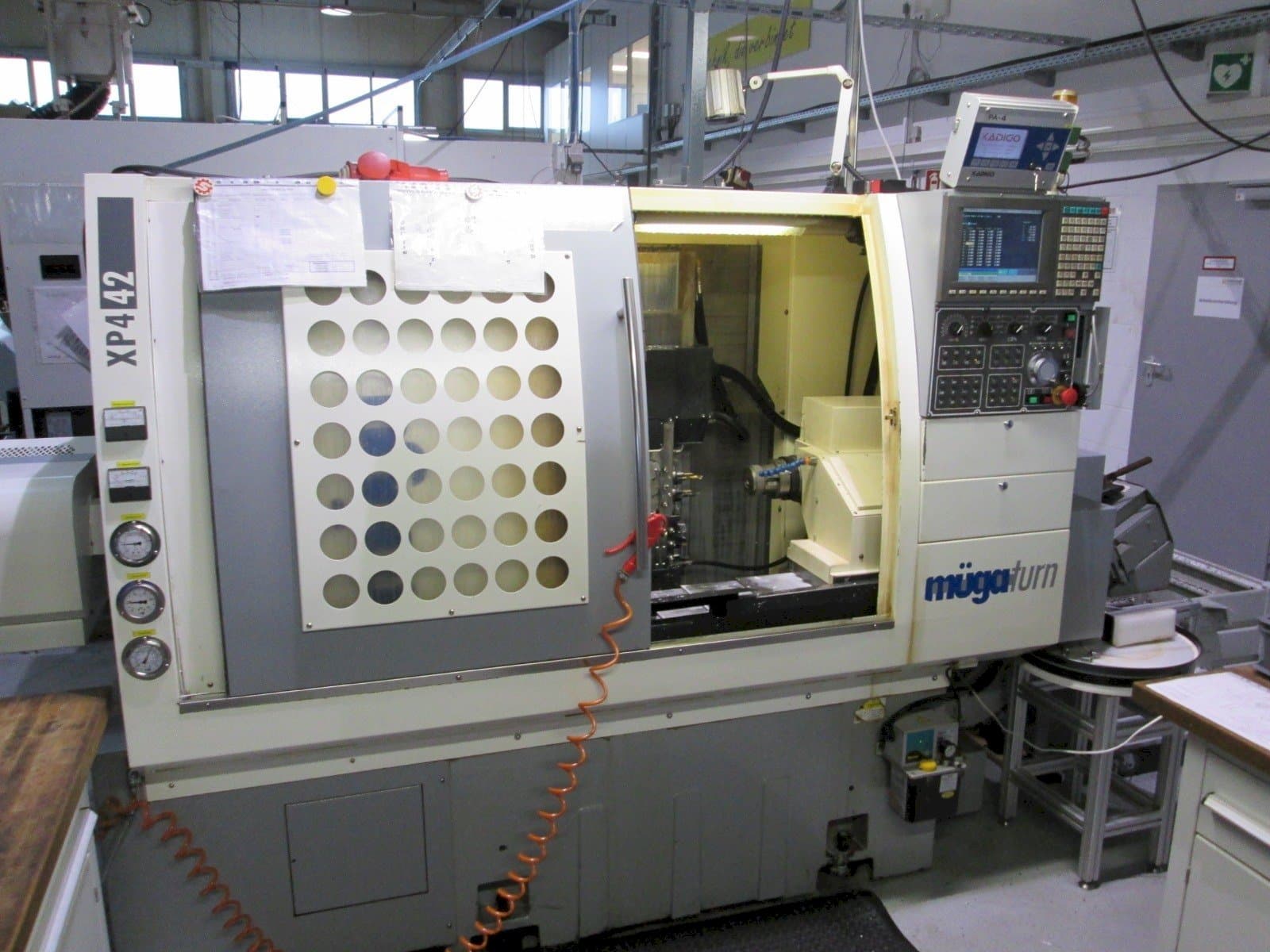 Vista frontal de la máquina Muga XP4 42SM