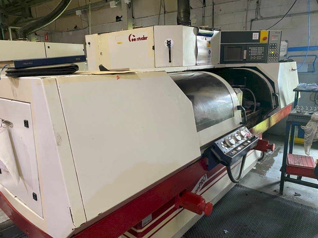 Vista frontal de la máquina STUDER  S30 lean PRO