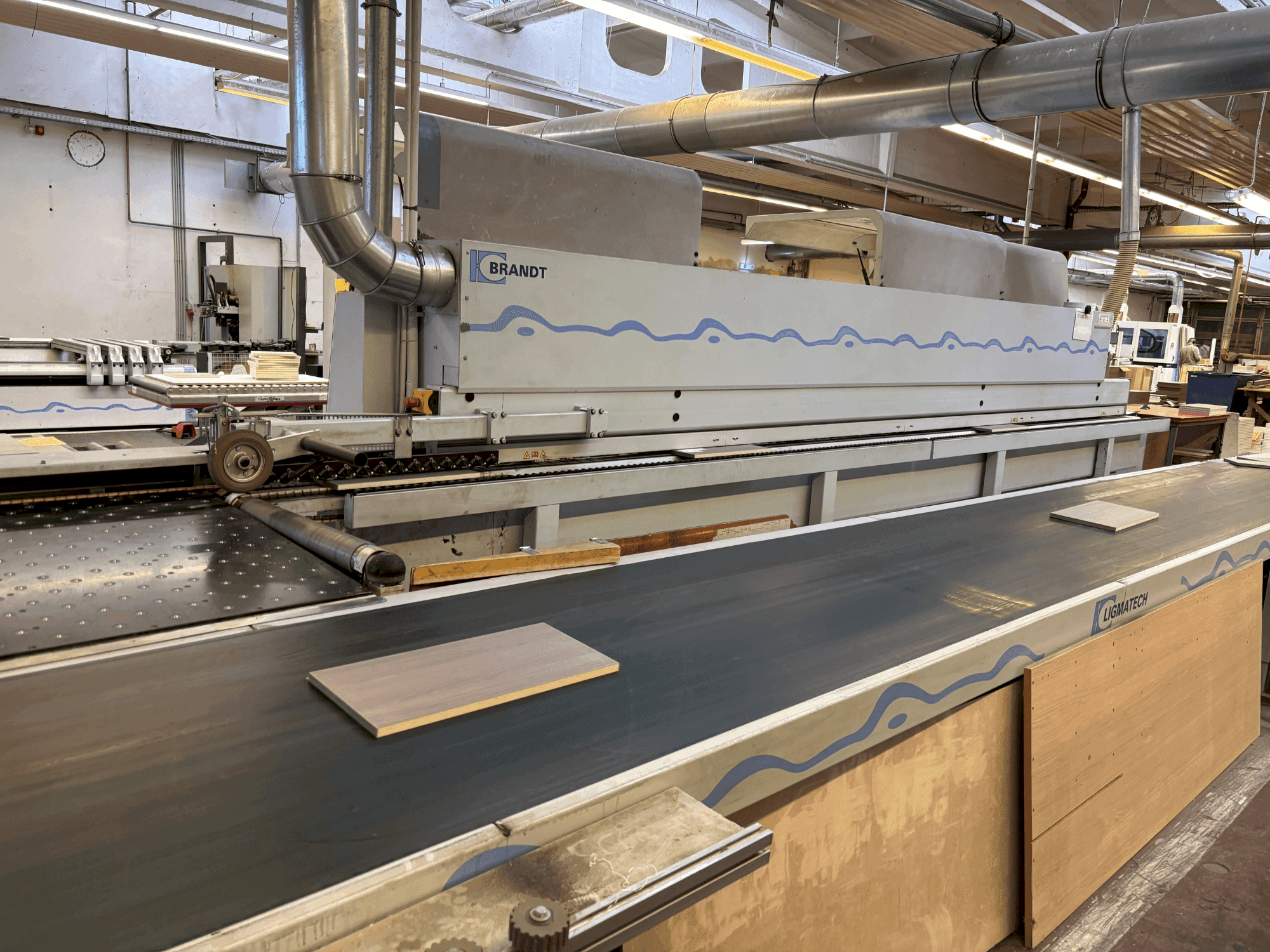 Vista frontal de la máquina BRANDT KDF 680