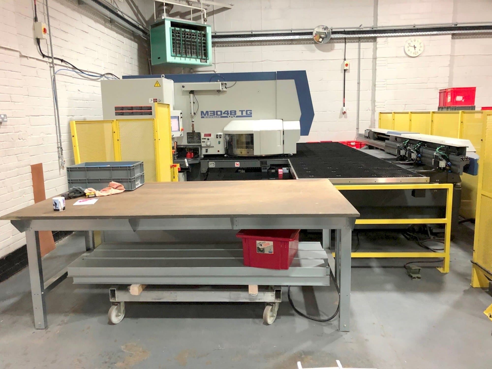 Vista frontal de la máquina Murata Wiedemann M3048 TG