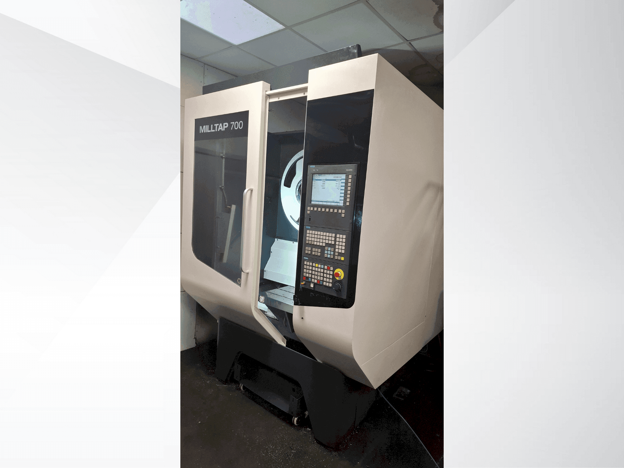 Vista frontal de la máquina DMG MORI MILLTAP 700