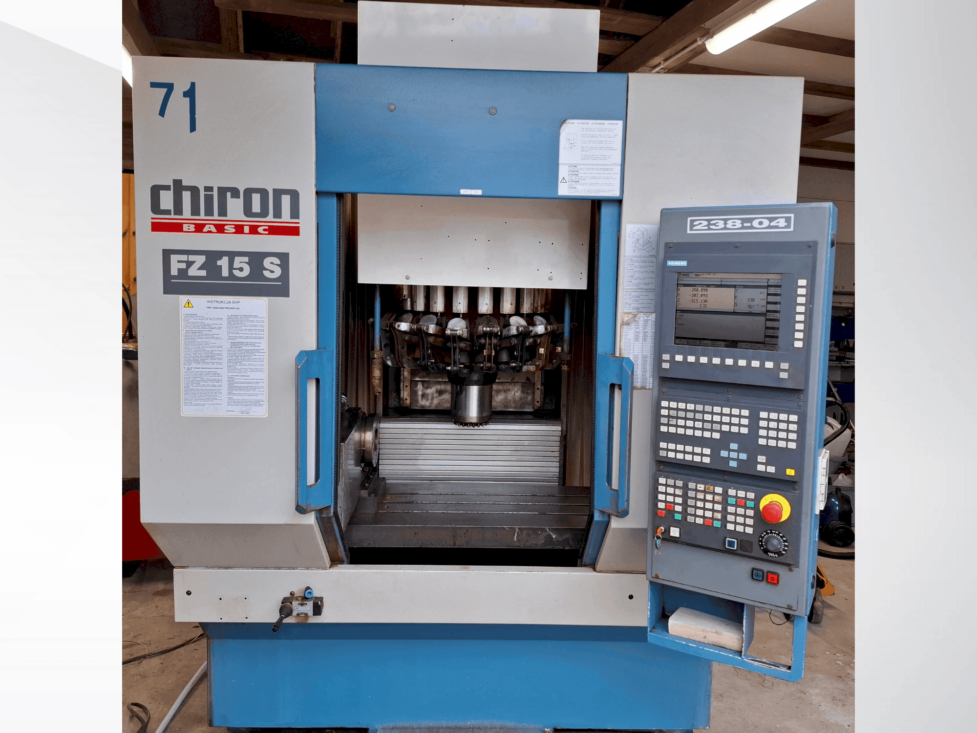 Vista frontal de la máquina CHIRON FZ 15 S