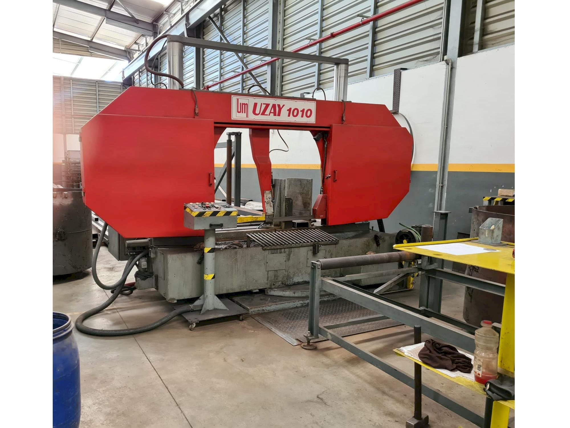 Vista frontal de la máquina UZAY MAKINA UMSY 1010