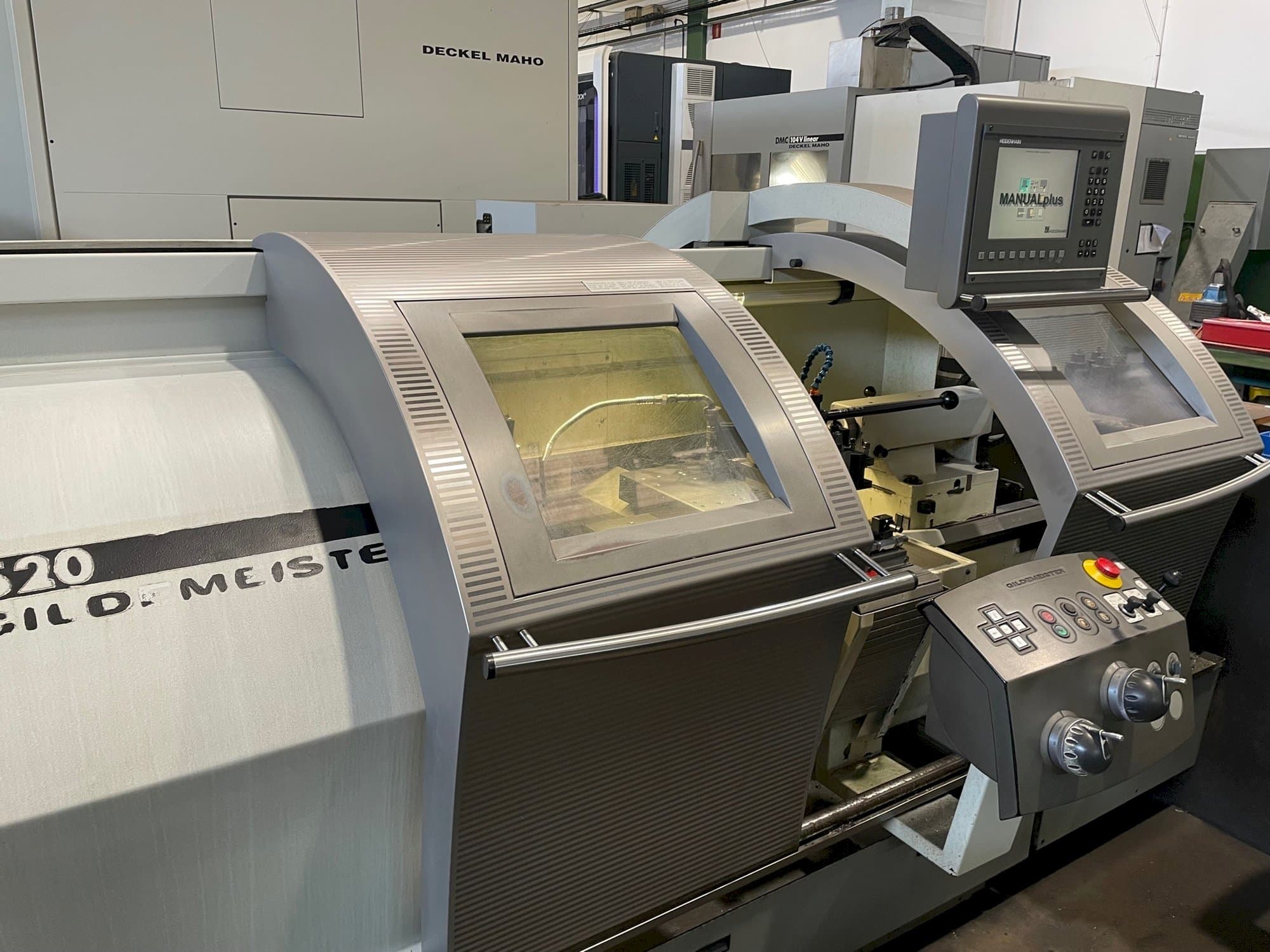 Vista frontal de la máquina Gildemeister NEF 520