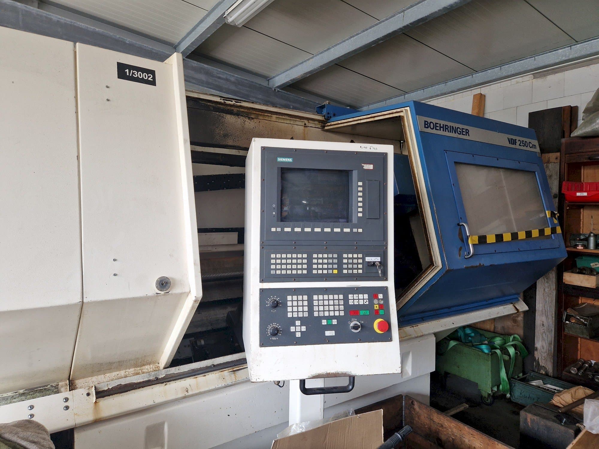 Vista frontal de la máquina BOEHRINGER VDF 250 Cm