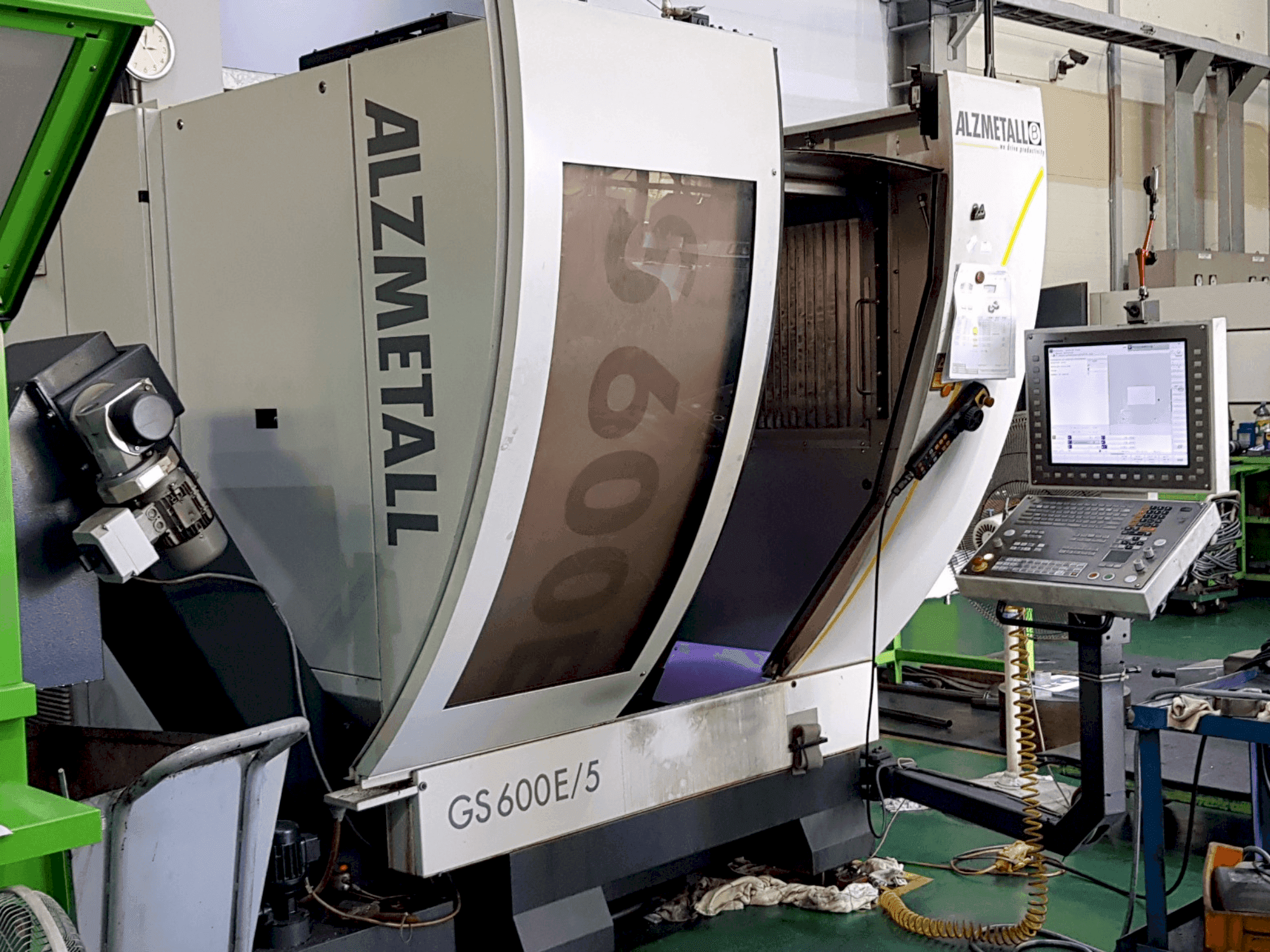 Vista frontal de la máquina Alzmetall GS600E/5