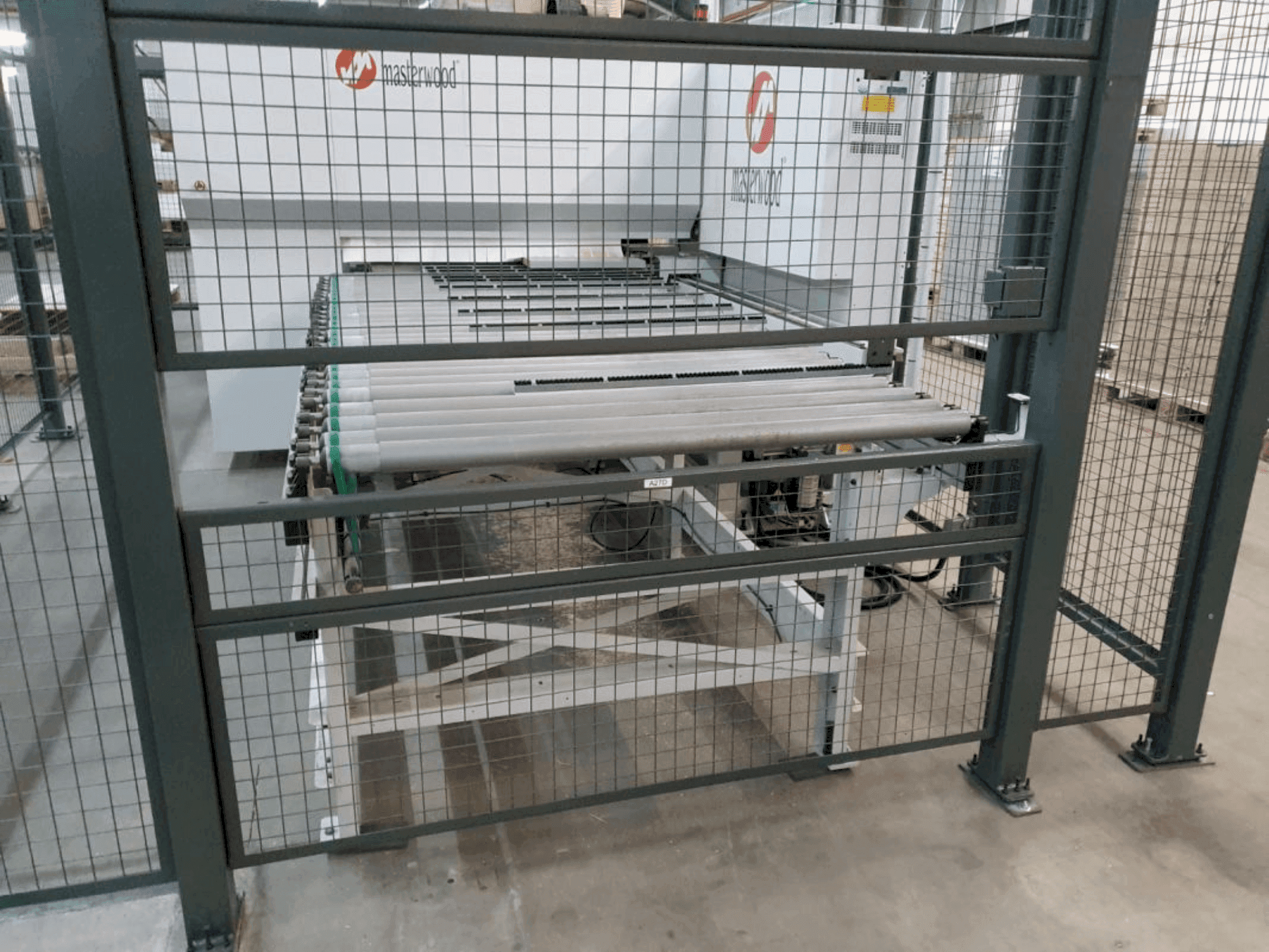 Vista frontal de la máquina MASTERWOOD MASTERDRILL TF 600 SA