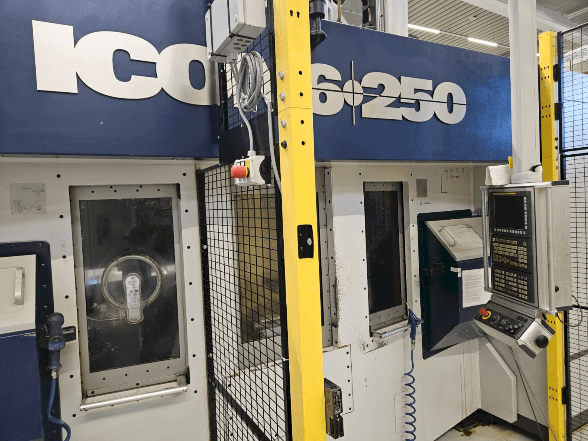 Vista frontal de la máquina ICON 6-250