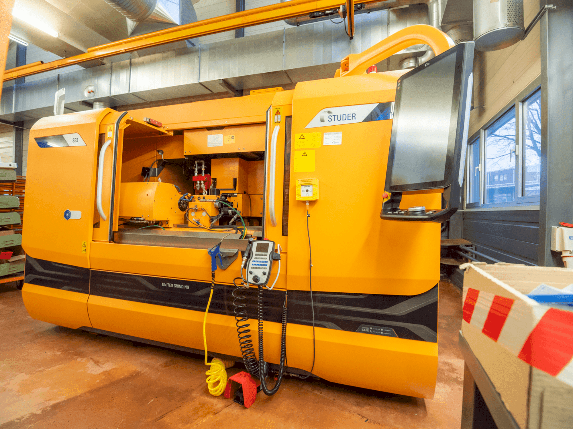 Vista frontal de la máquina STUDER  S33