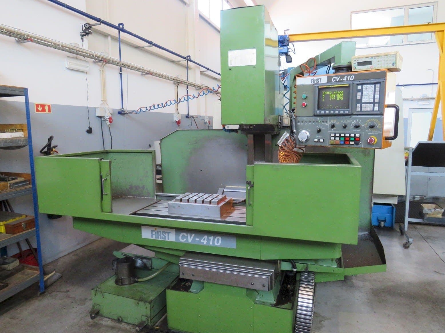 Vista frontal de la máquina FIRST CV-410