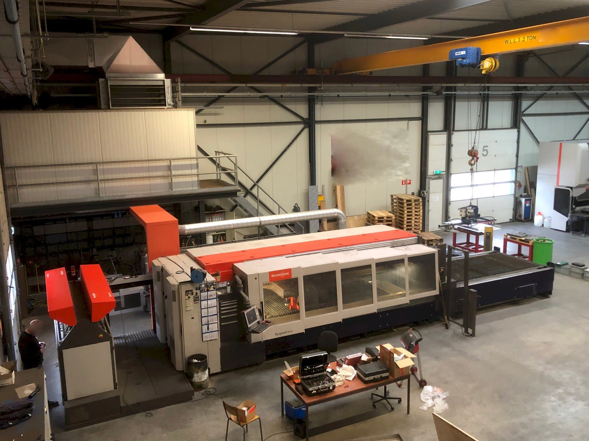 Vista frontal de la máquina Bystronic Byspeed 3015