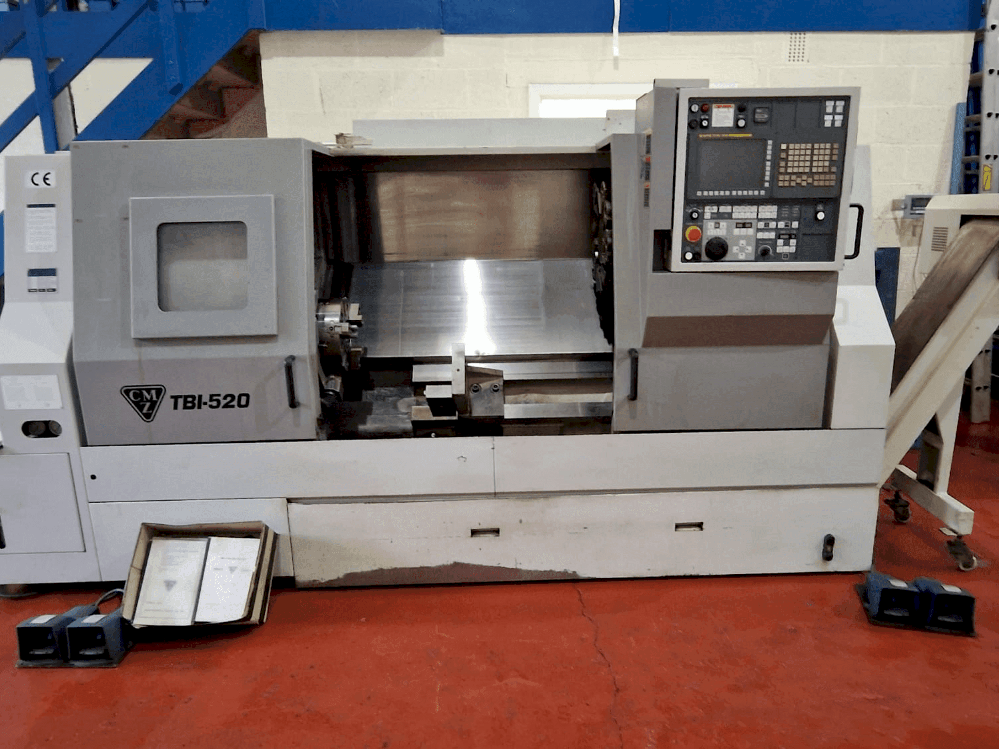 Vista frontal de la máquina CMZ TBI 520 CNC