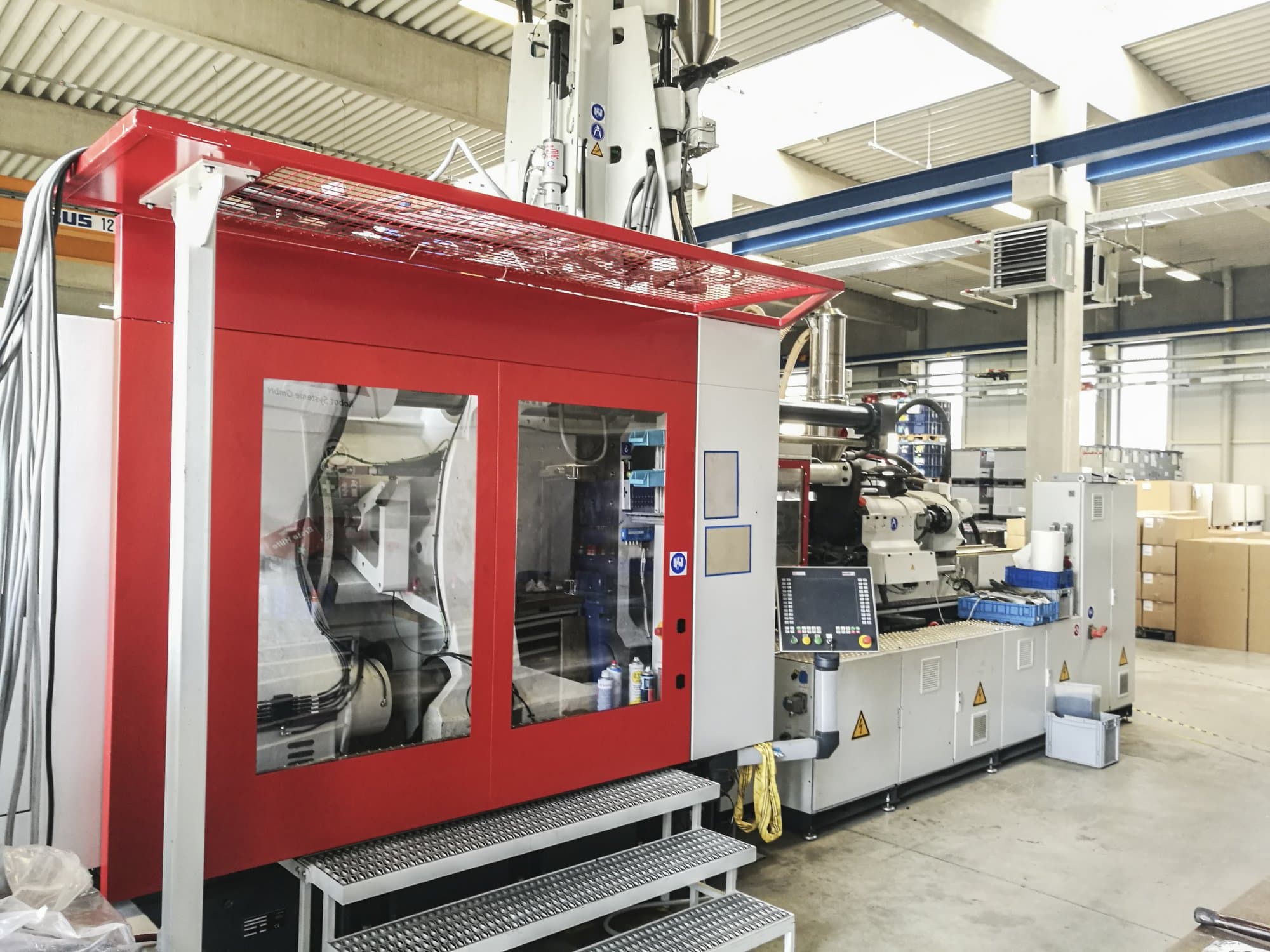 Vista izquierda de la máquina FERROMATIK MILACRON MM 800-4880/MSW